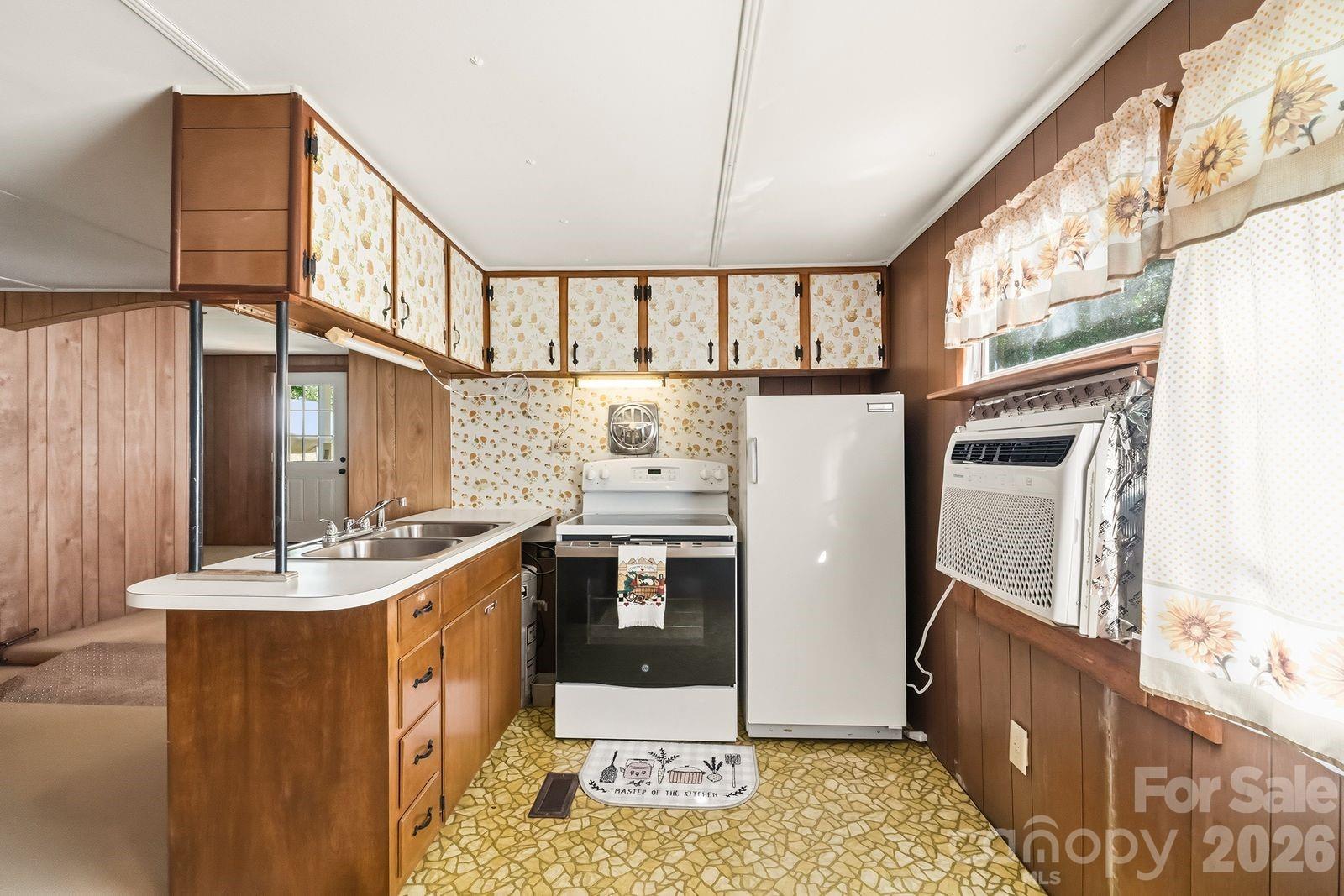 3823 Hickory Highway — Statesville