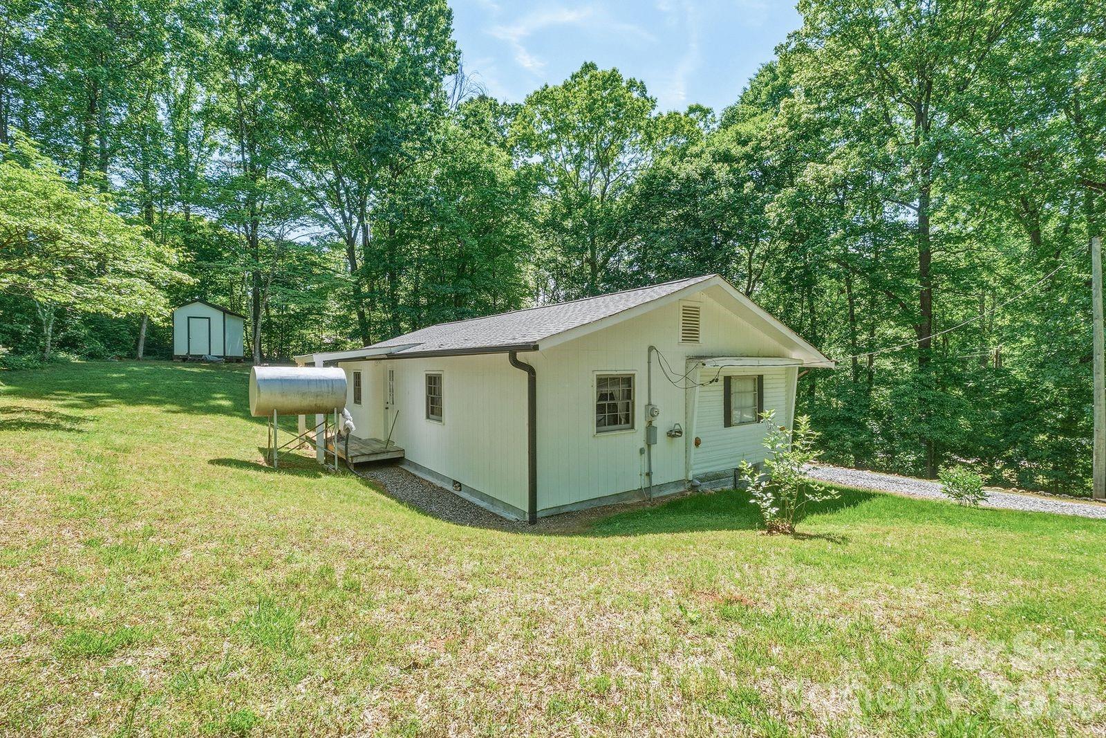 3823 Hickory Highway — Statesville