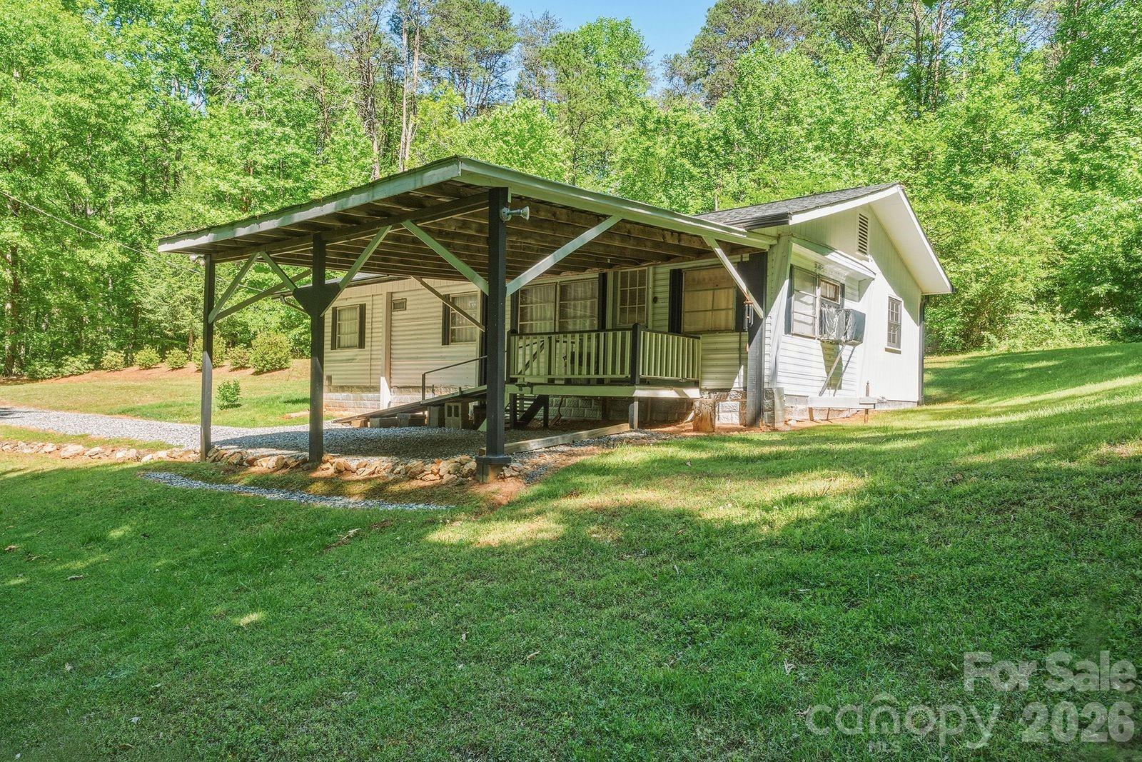 3823 Hickory Highway — Statesville