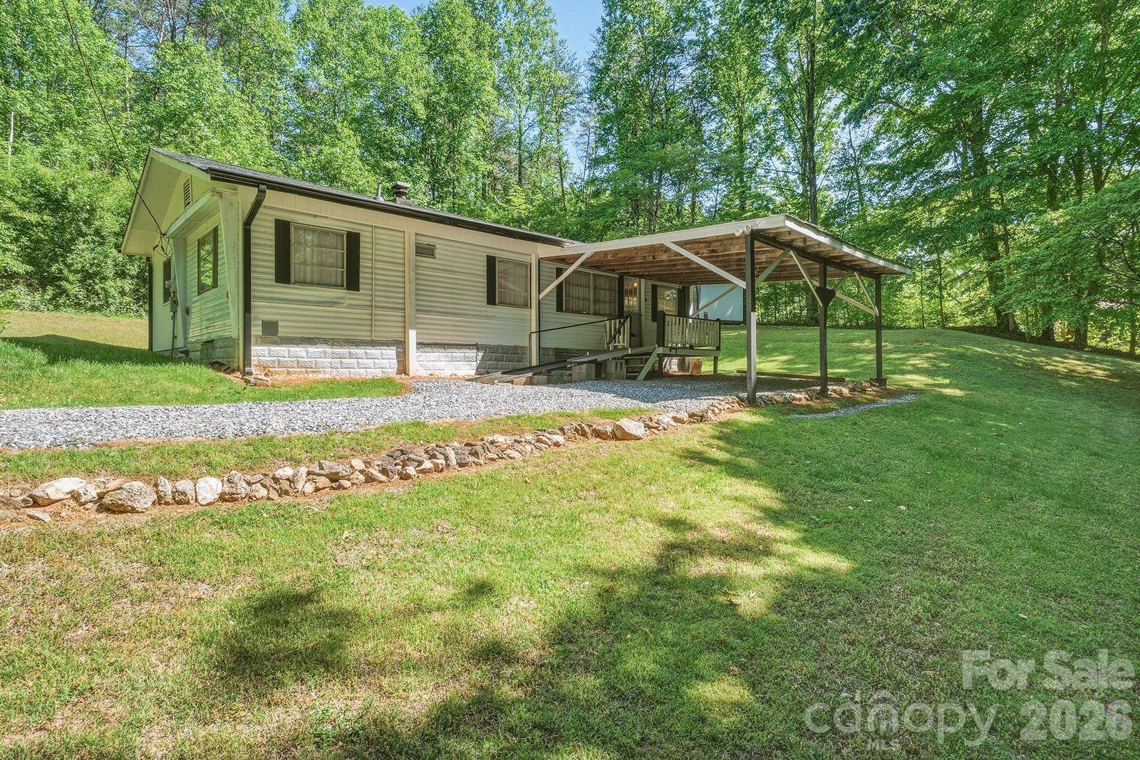 3823 Hickory Highway — Statesville