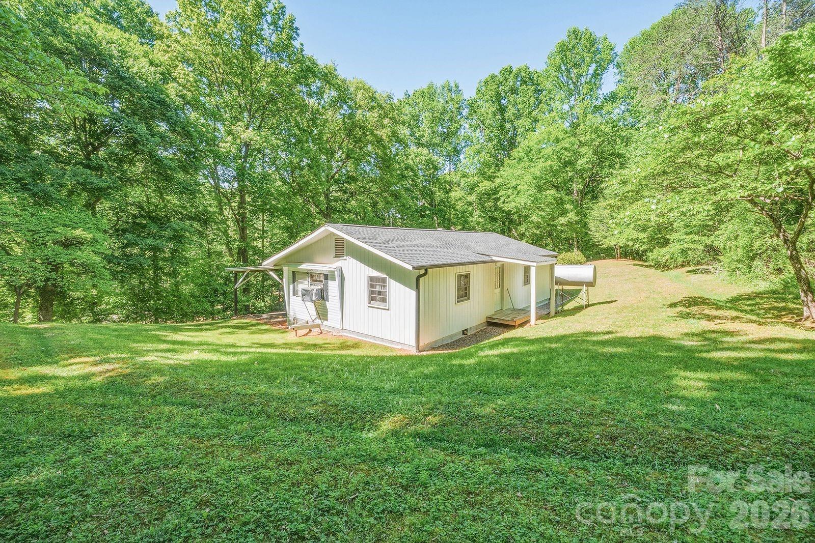3823 Hickory Highway — Statesville