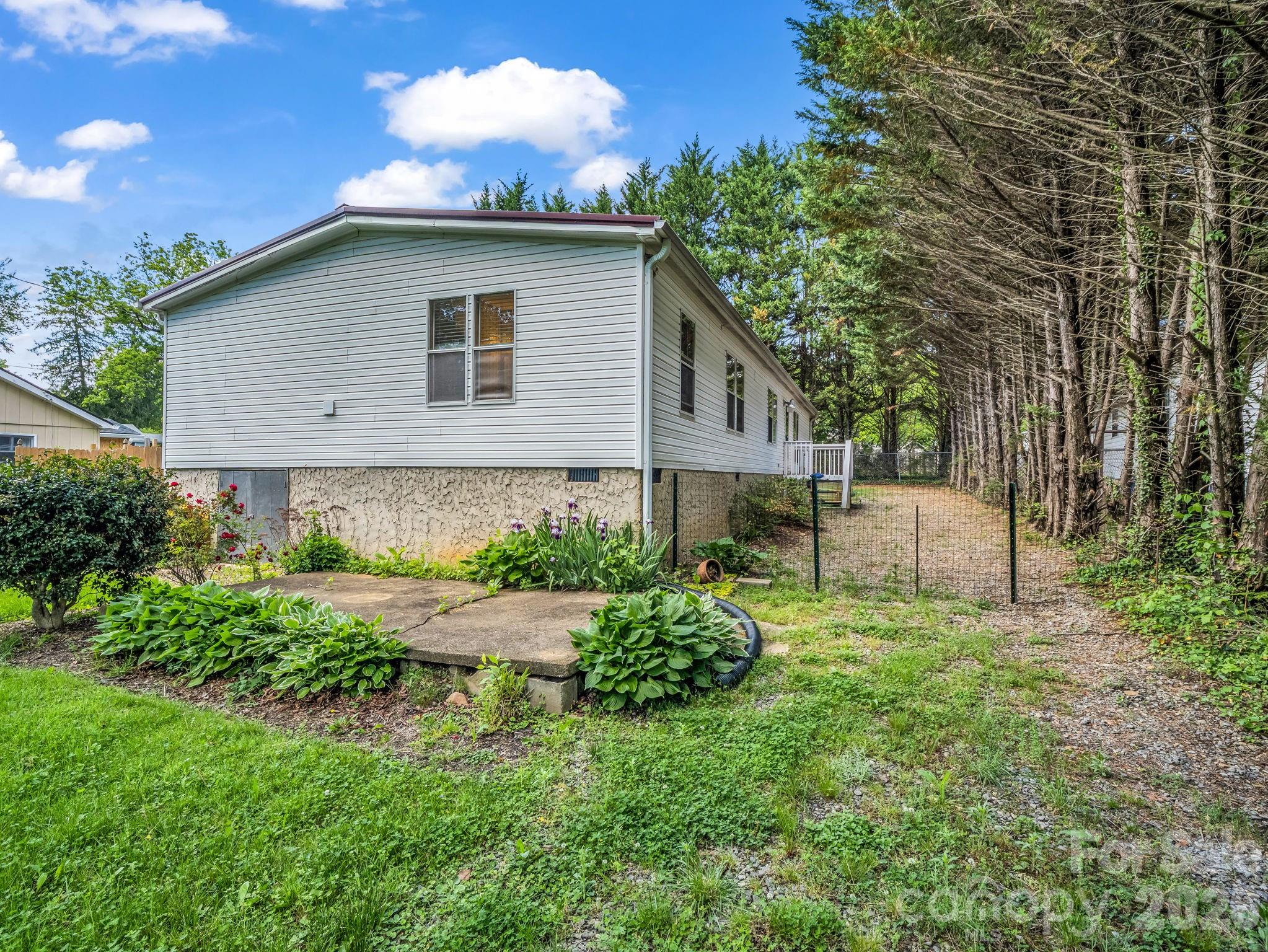 213 Old State Ten Road — Black Mountain