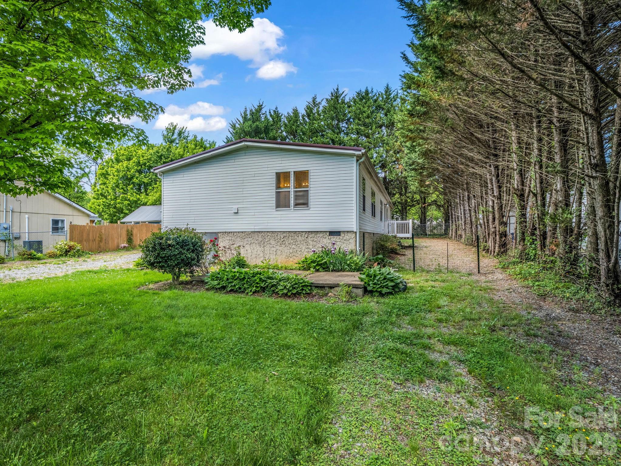 213 Old State Ten Road — Black Mountain