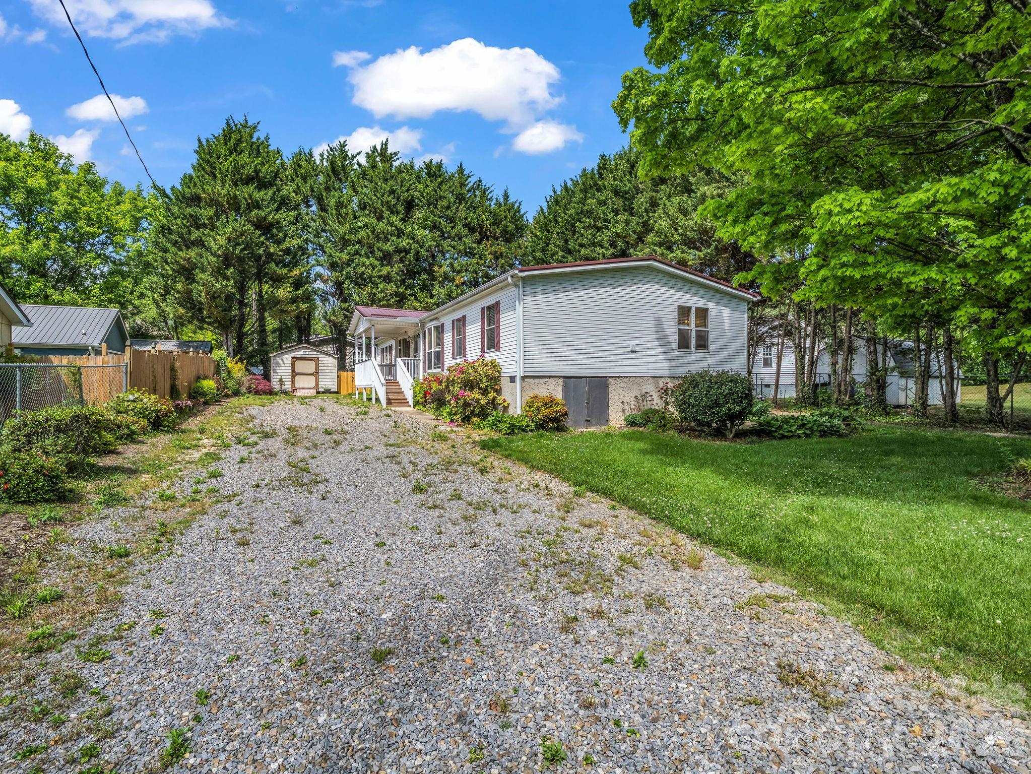 213 Old State Ten Road — Black Mountain