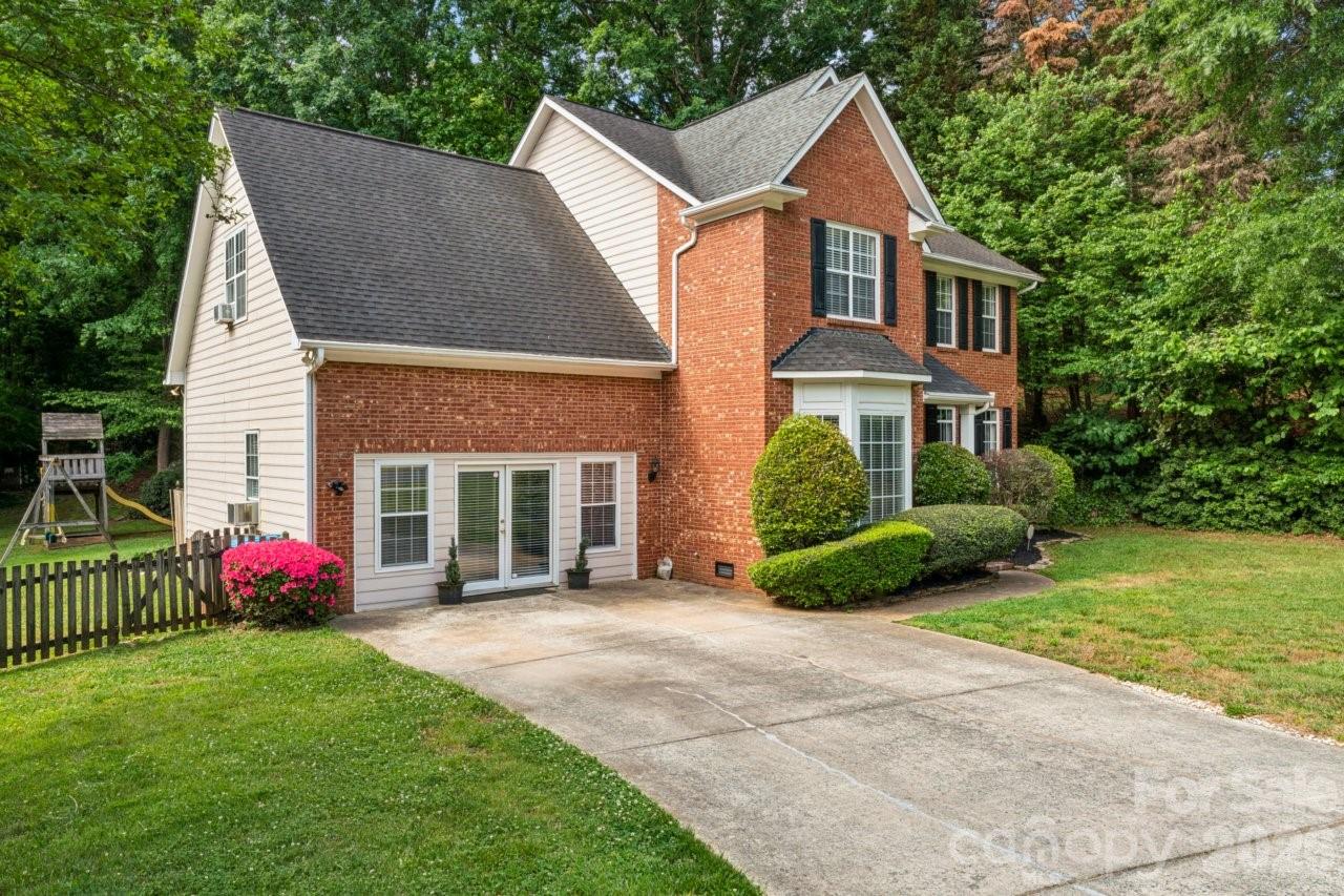 2040 Swaim Drive — Matthews
