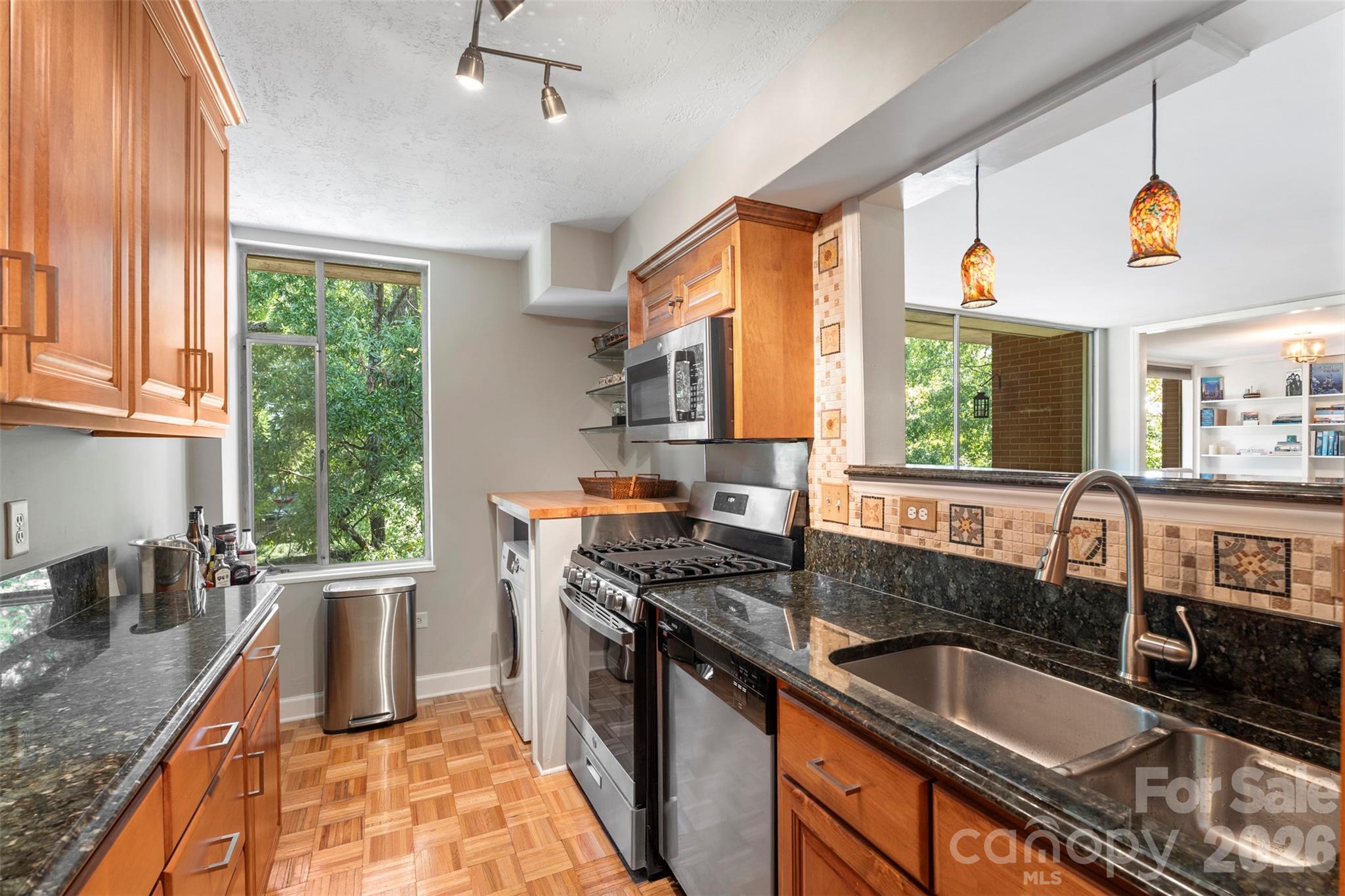 1300 Queens Road #402 — Charlotte