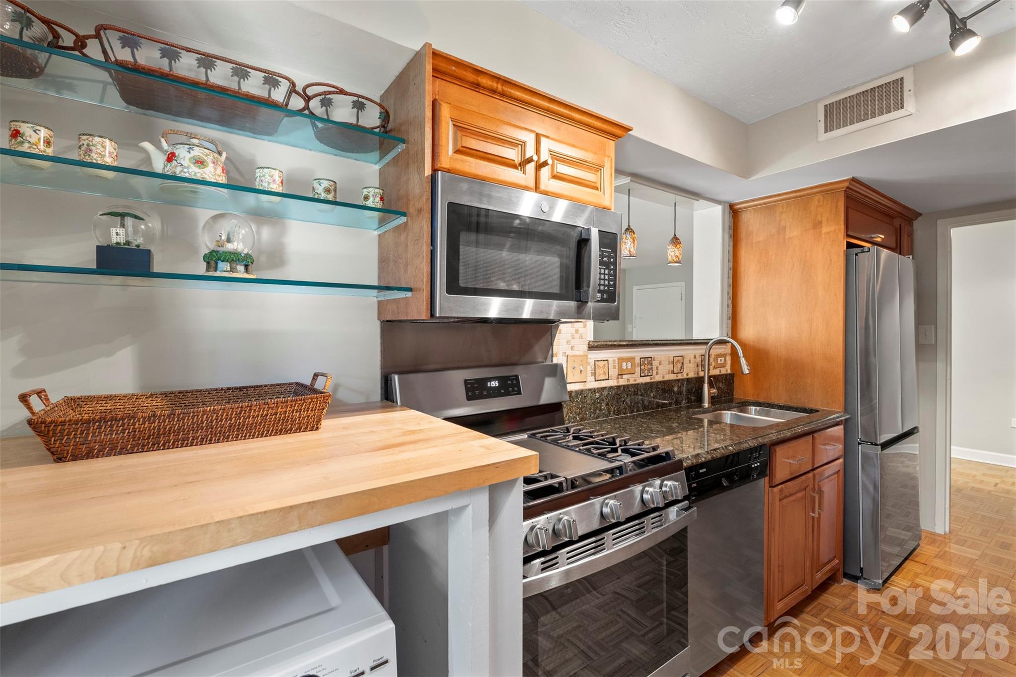 1300 Queens Road #402 — Charlotte