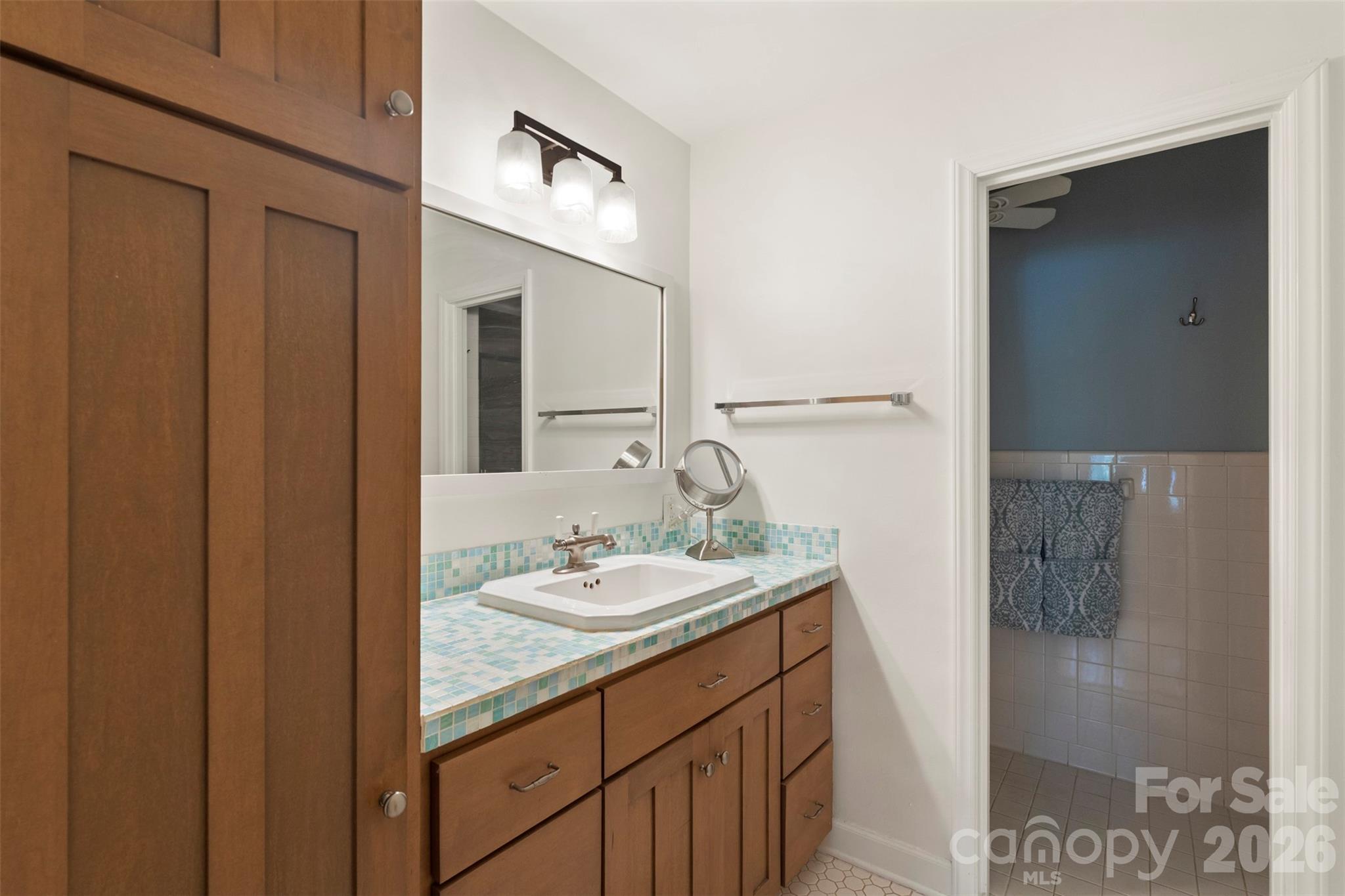 1300 Queens Road #402 — Charlotte