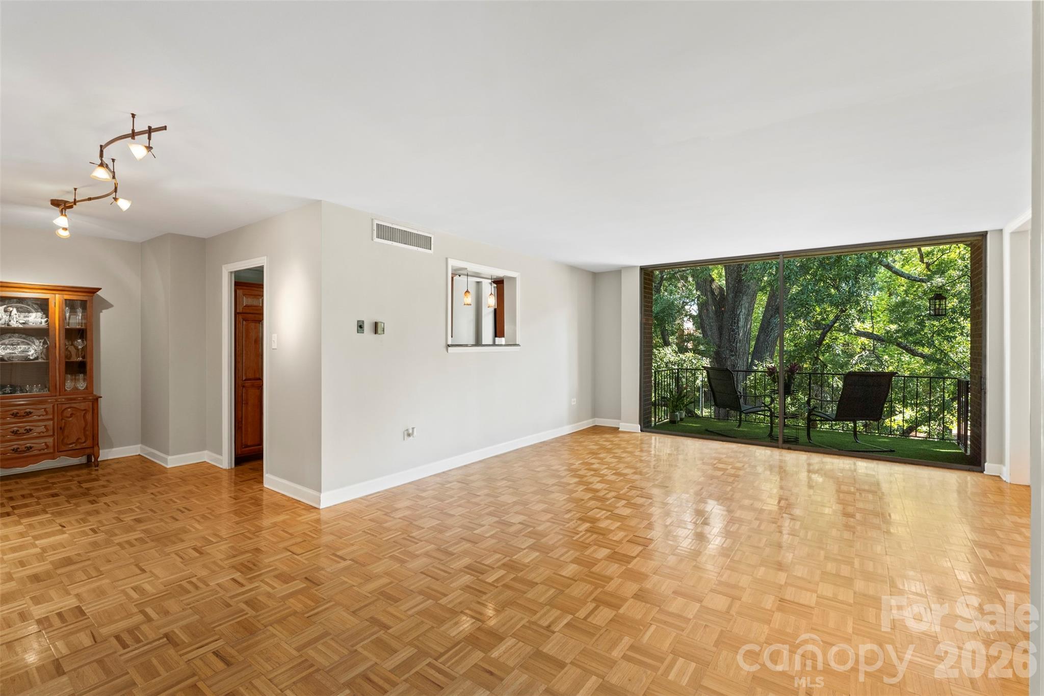 1300 Queens Road #402 — Charlotte