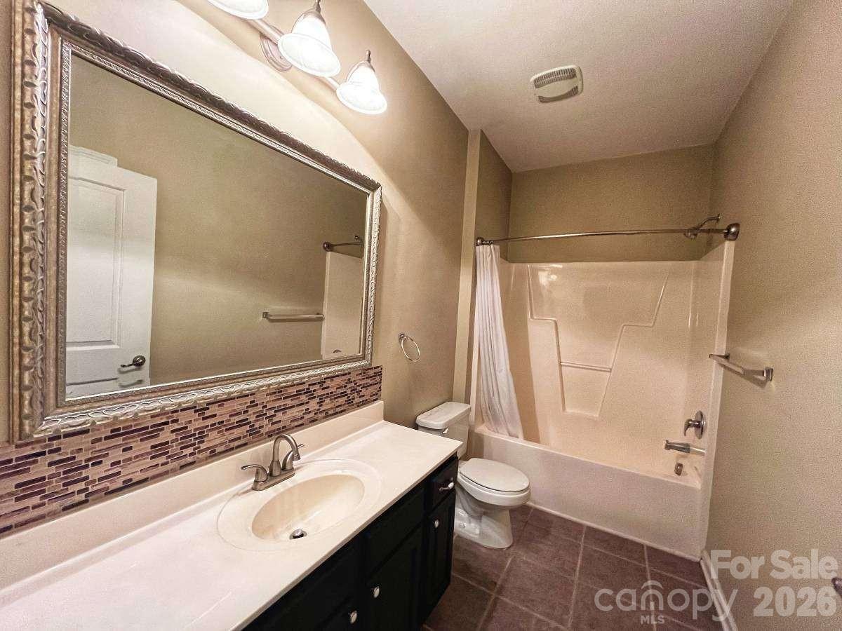 415 Appeldoorn Circle — Asheville