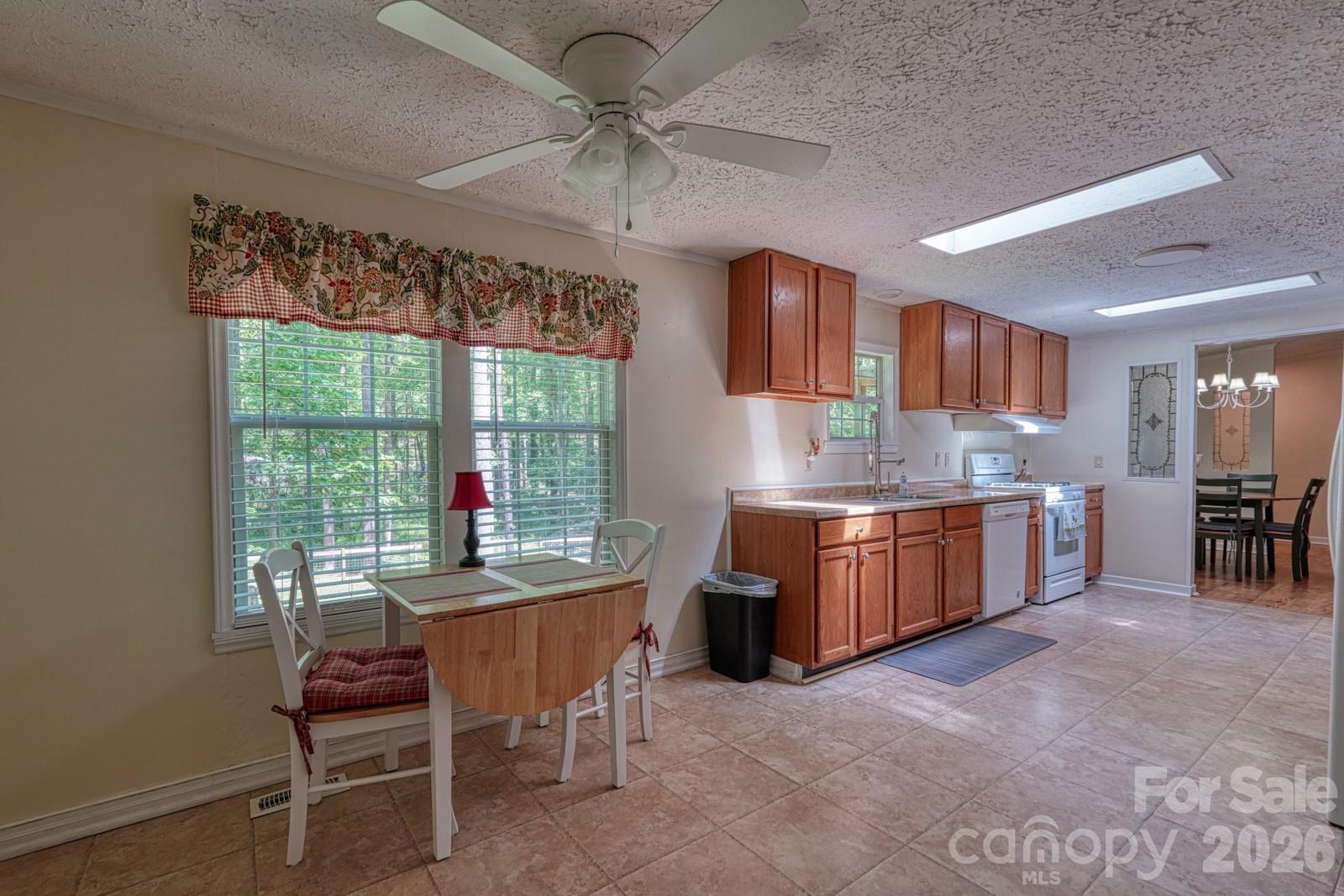 123 Little Rock Way — Mill Spring