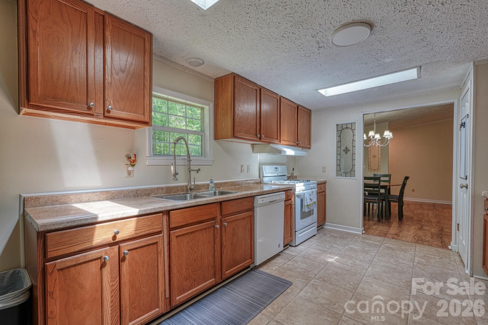 123 Little Rock Way — Mill Spring