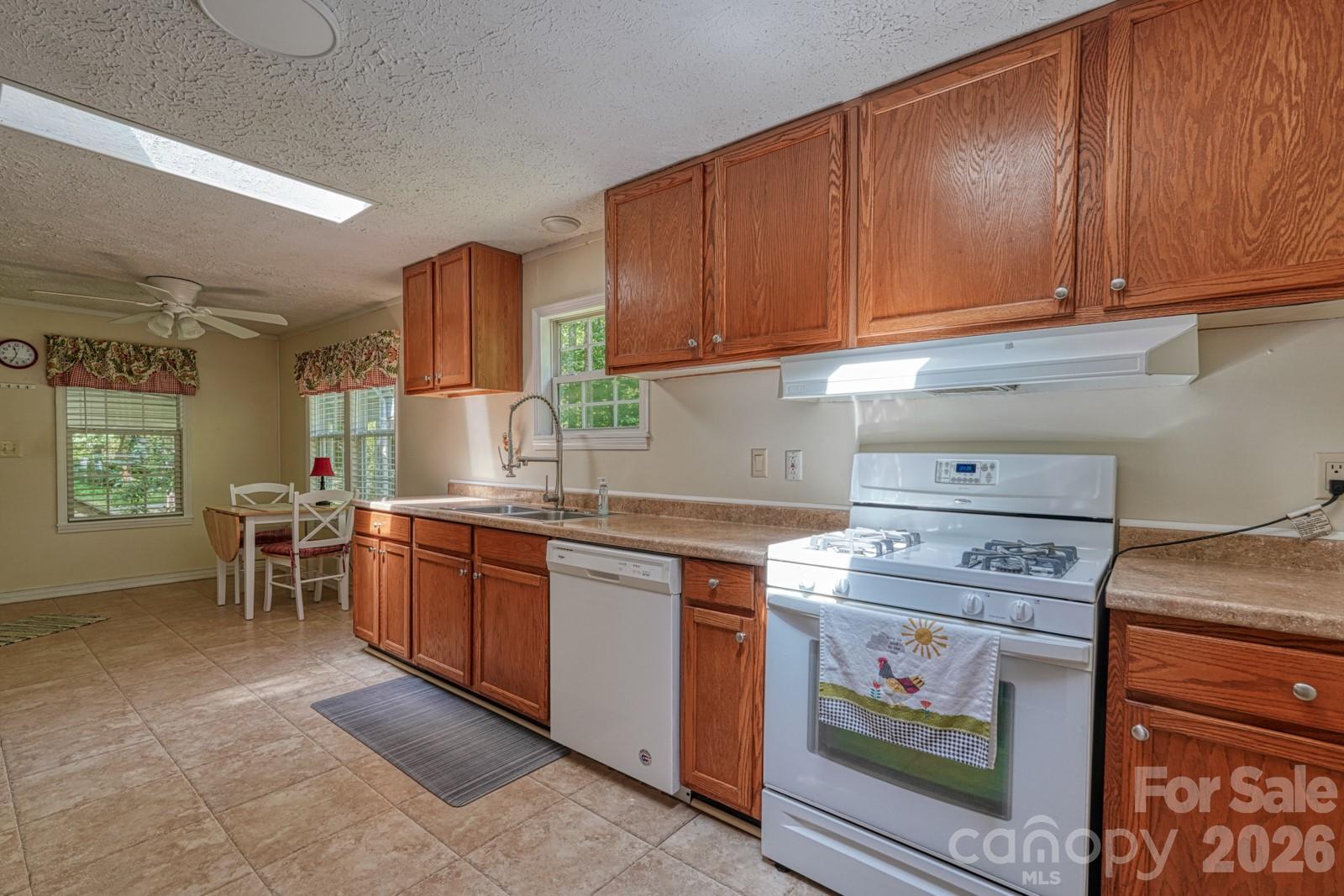 123 Little Rock Way — Mill Spring