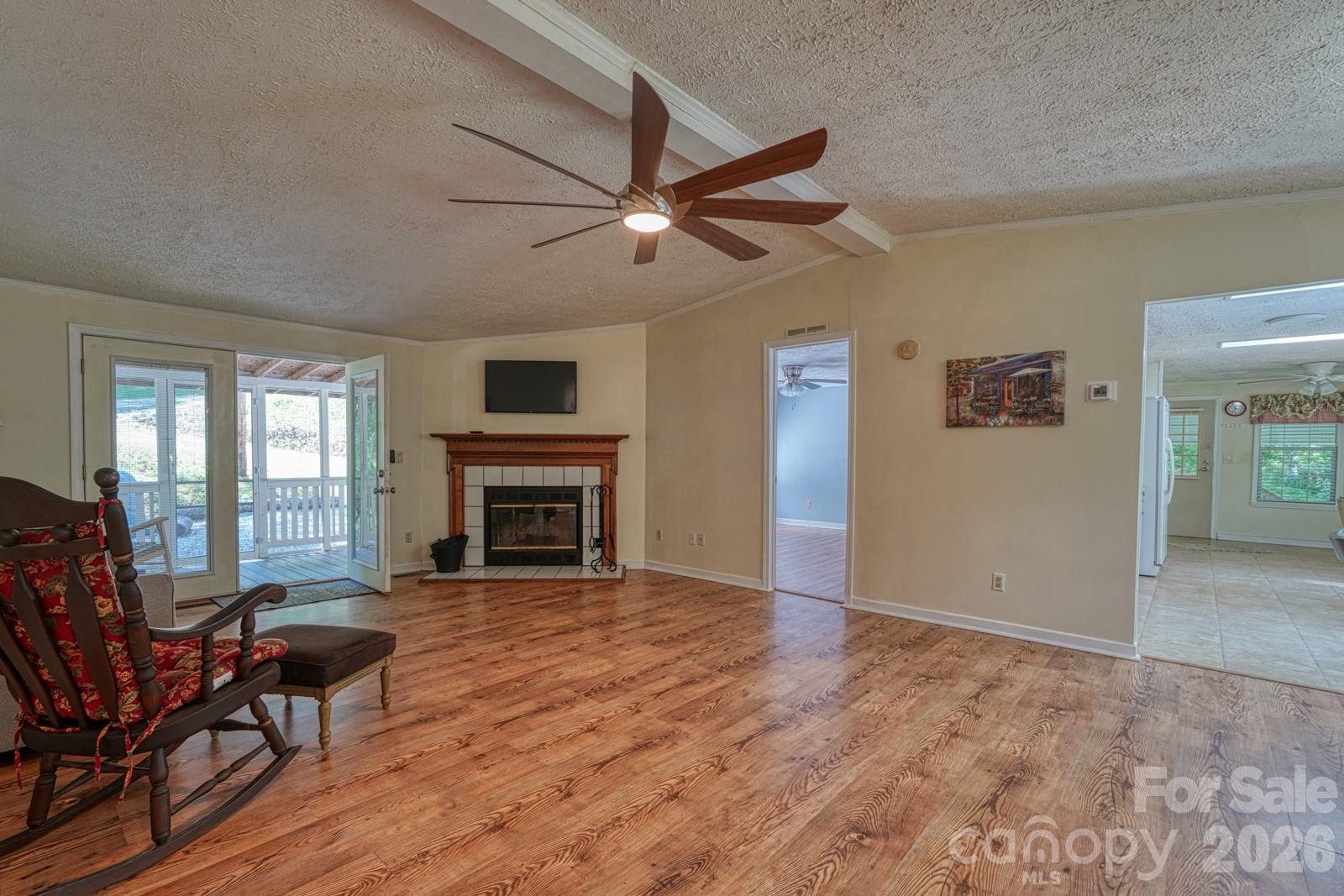 123 Little Rock Way — Mill Spring