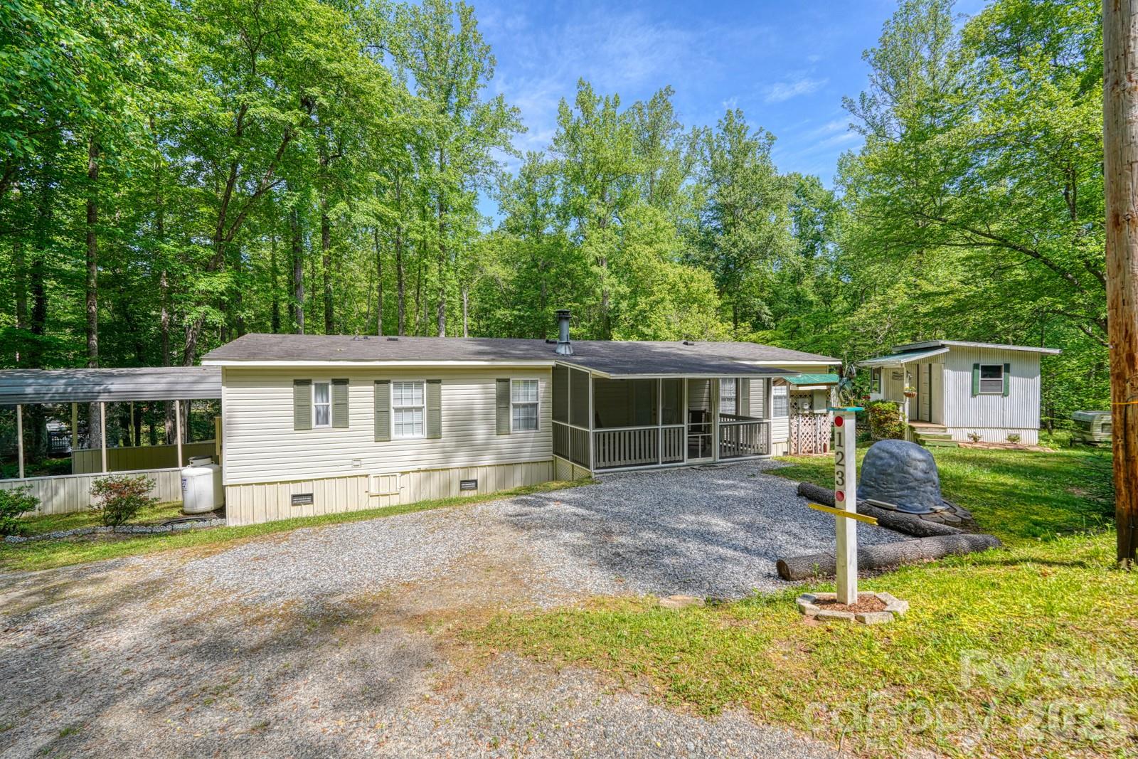 123 Little Rock Way — Mill Spring