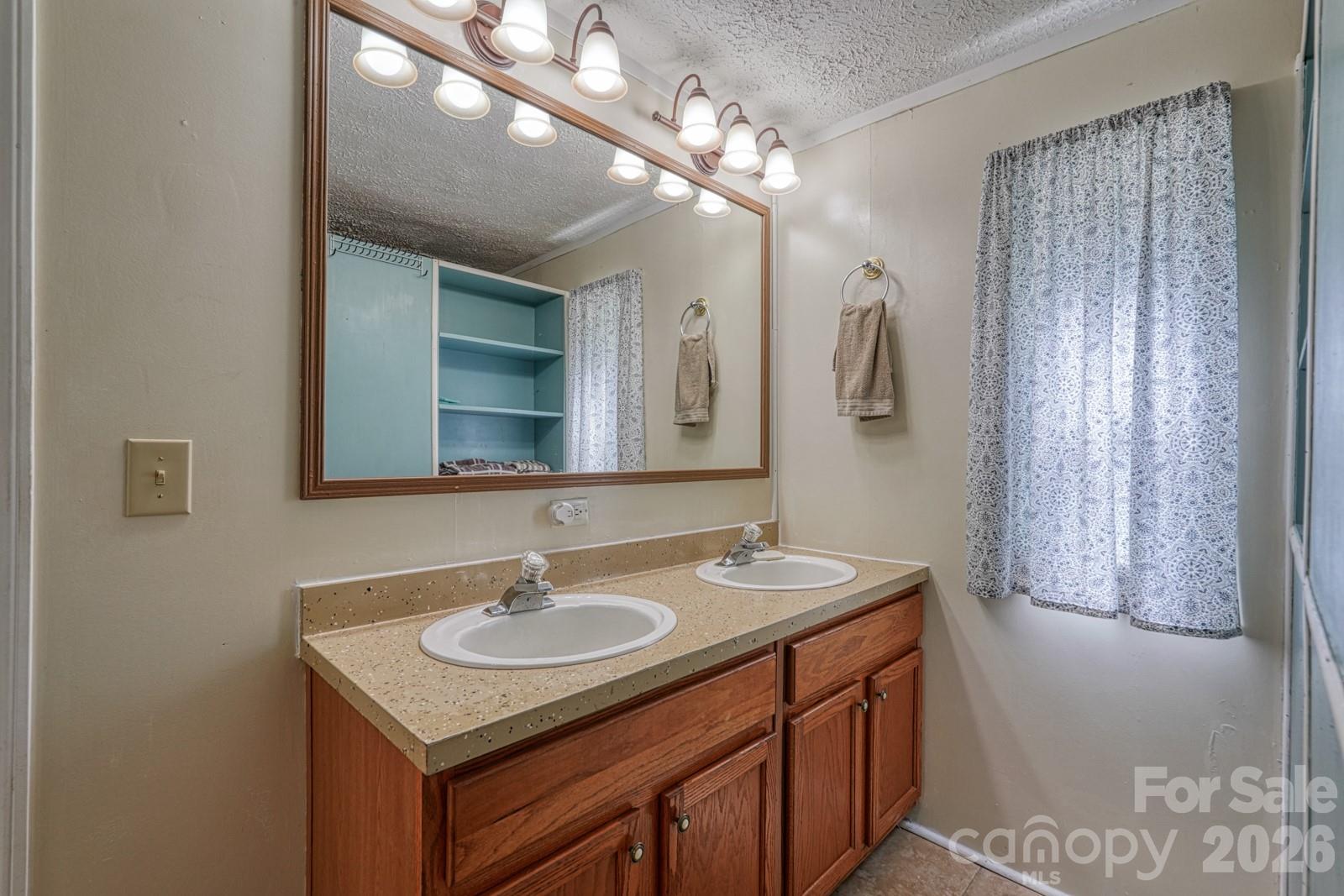 123 Little Rock Way — Mill Spring