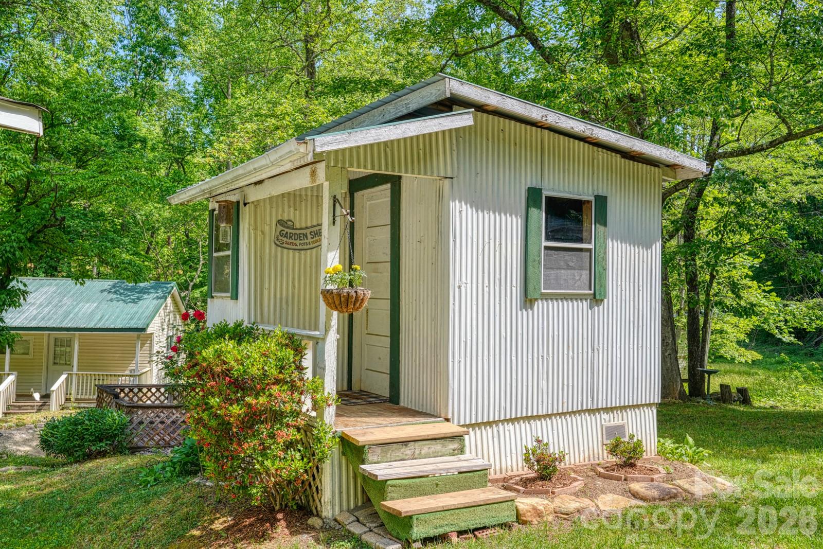 123 Little Rock Way — Mill Spring