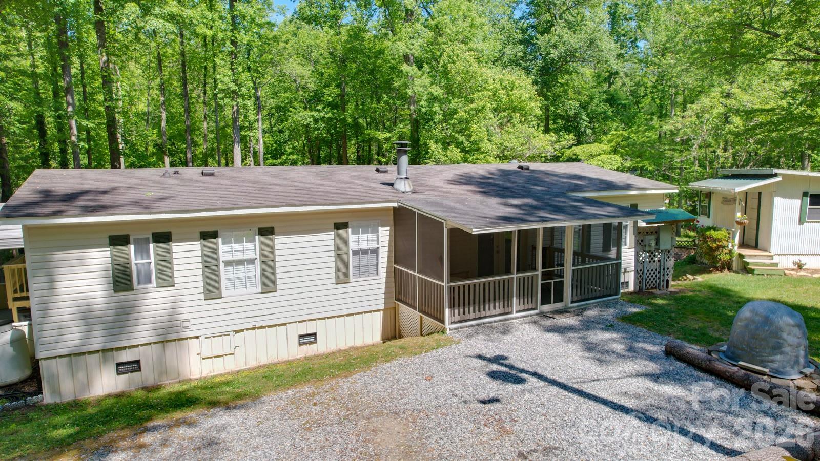 123 Little Rock Way — Mill Spring