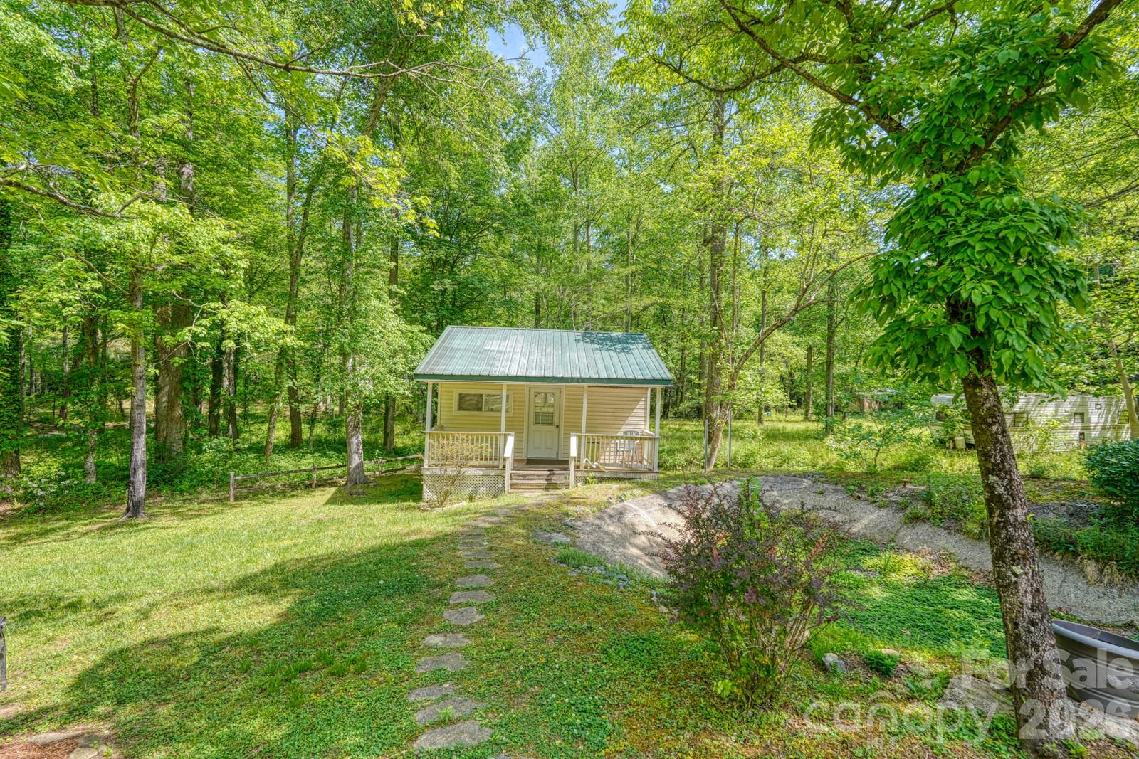 123 Little Rock Way — Mill Spring