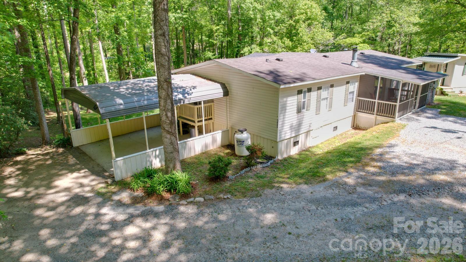 123 Little Rock Way — Mill Spring