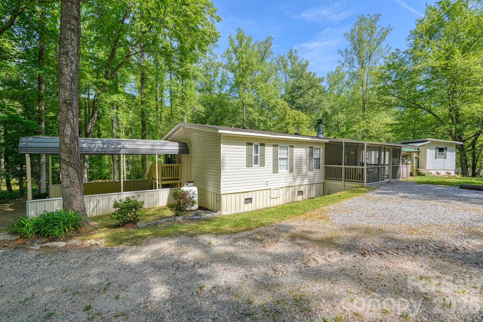 123 Little Rock Way — Mill Spring