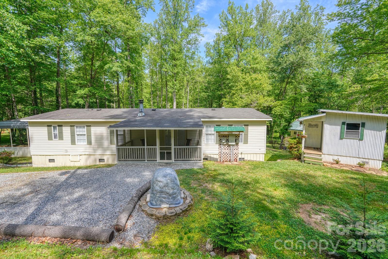 123 Little Rock Way — Mill Spring