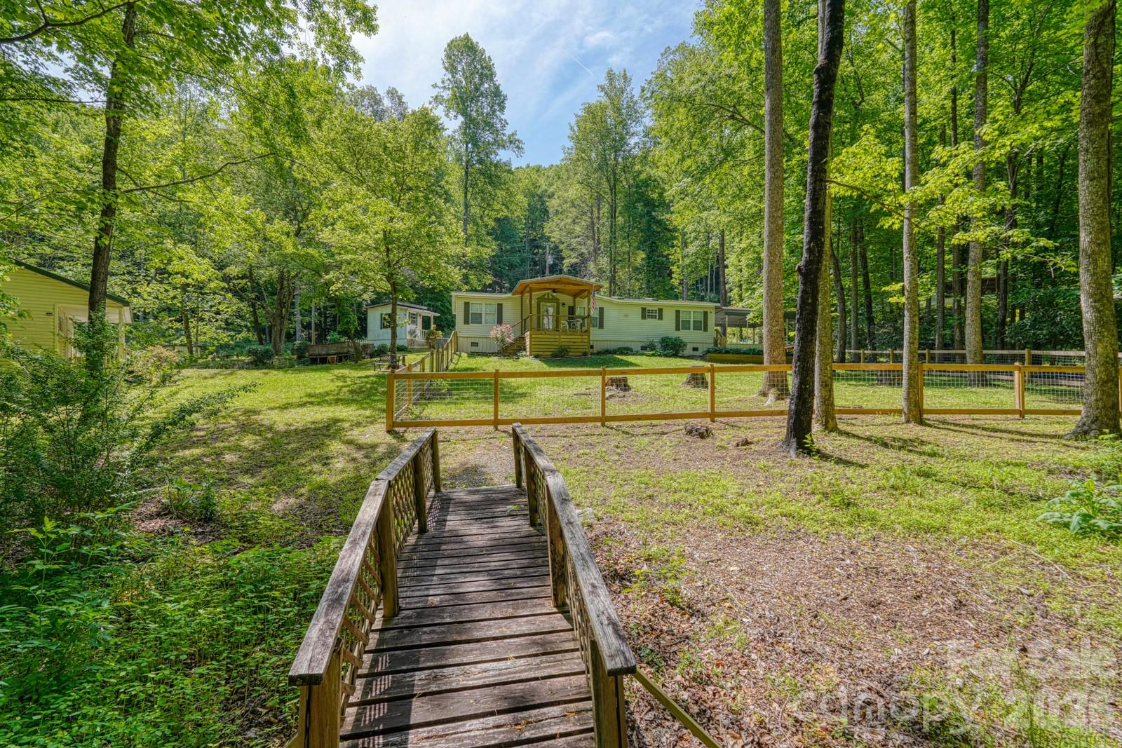 123 Little Rock Way — Mill Spring