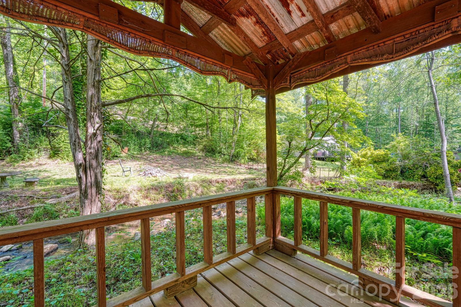 123 Little Rock Way — Mill Spring