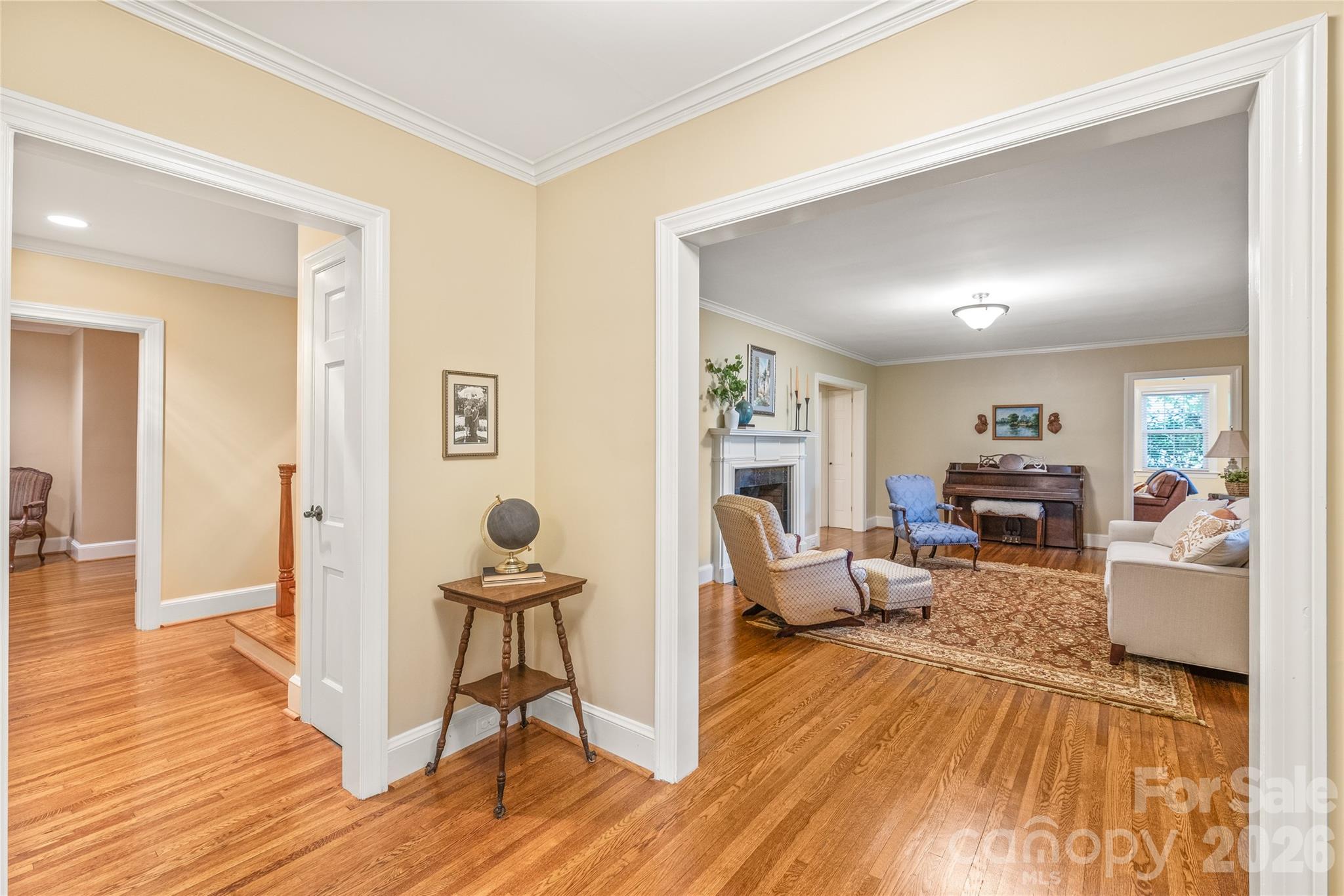 600 S Central Avenue — Belmont