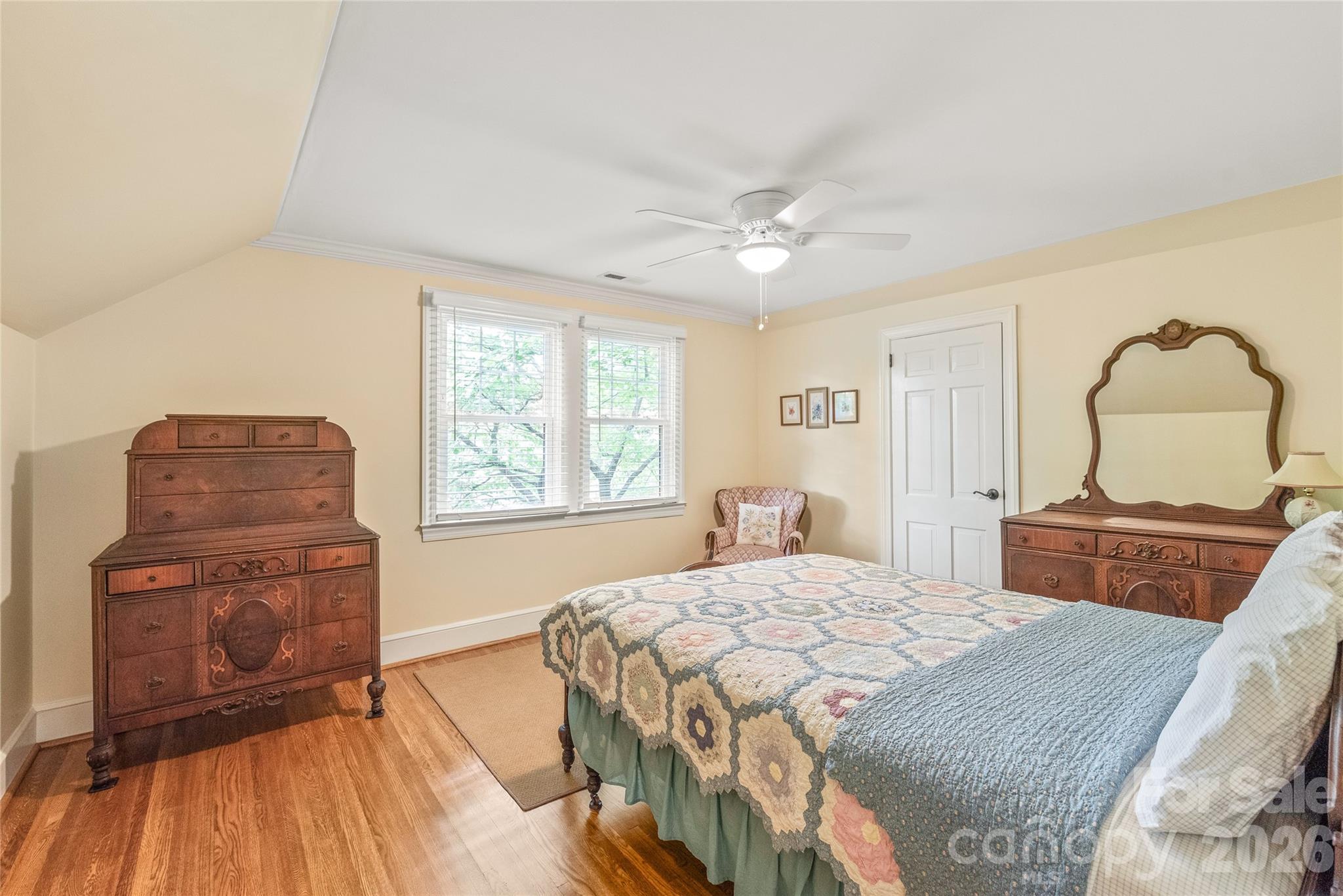 600 S Central Avenue — Belmont