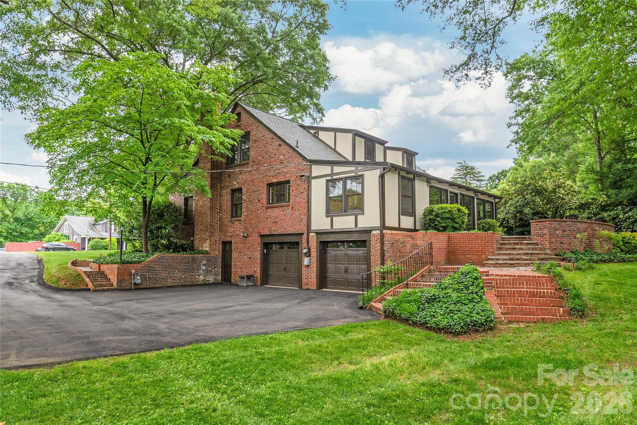 600 S Central Avenue — Belmont