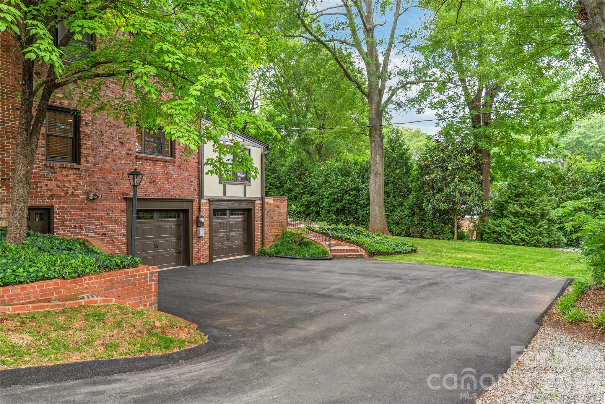 600 S Central Avenue — Belmont