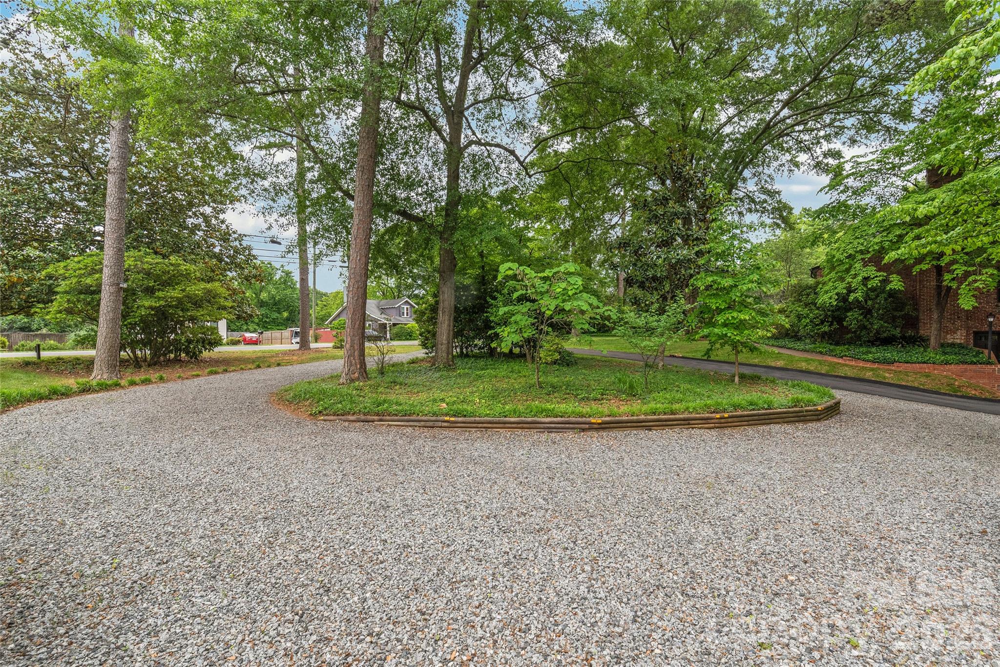 600 S Central Avenue — Belmont