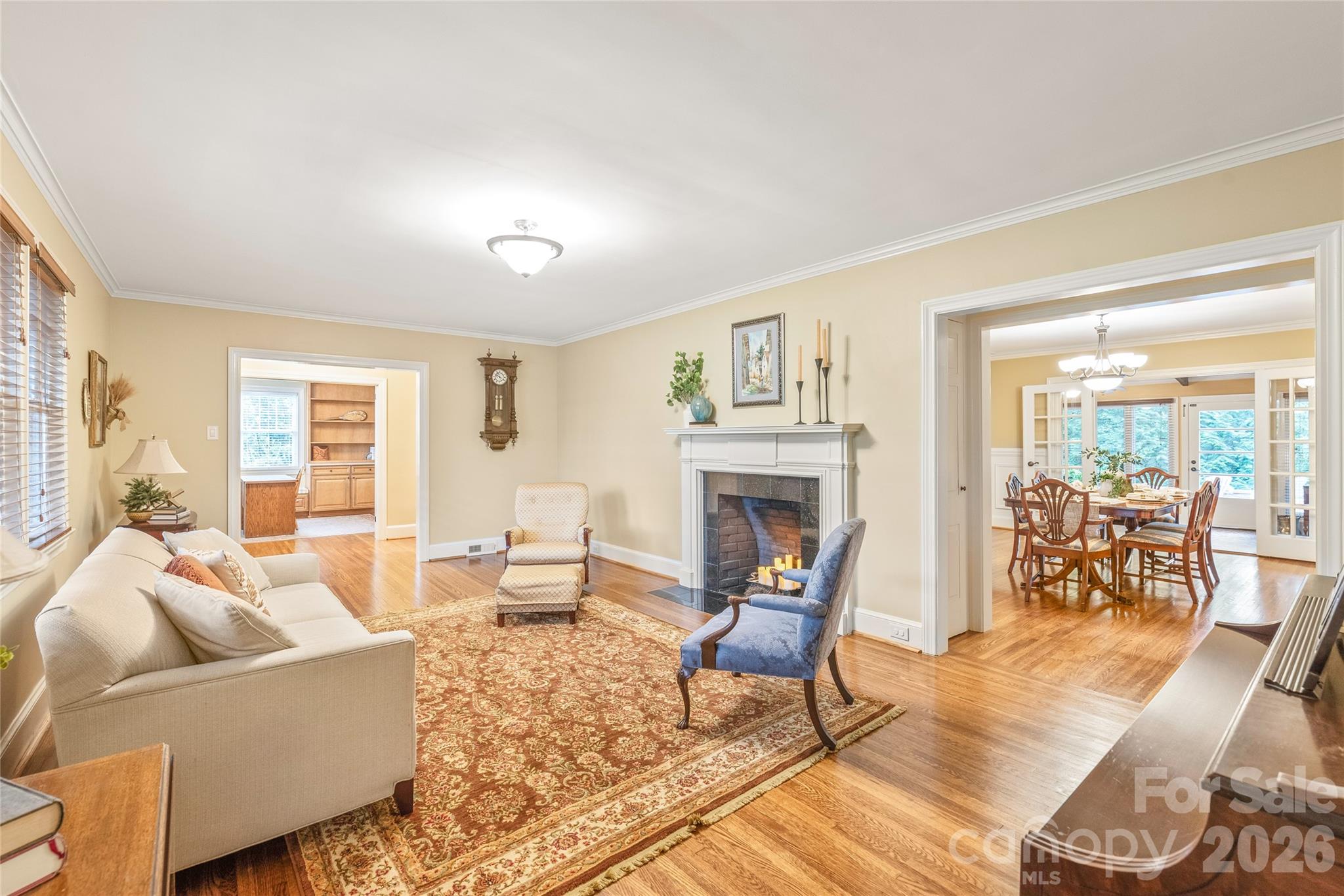 600 S Central Avenue — Belmont