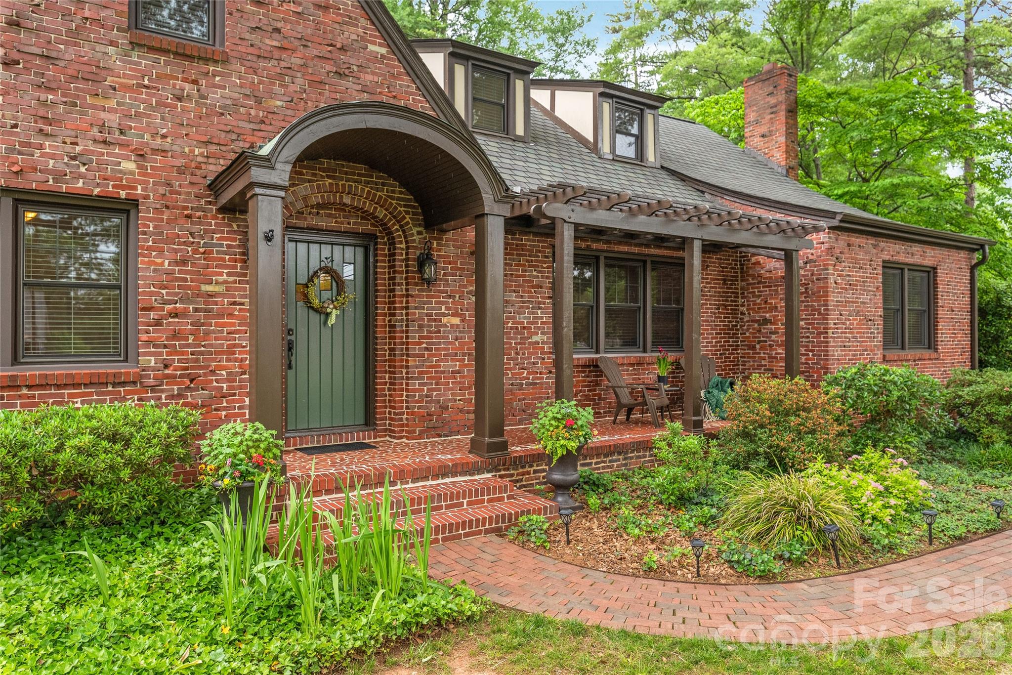 600 S Central Avenue — Belmont