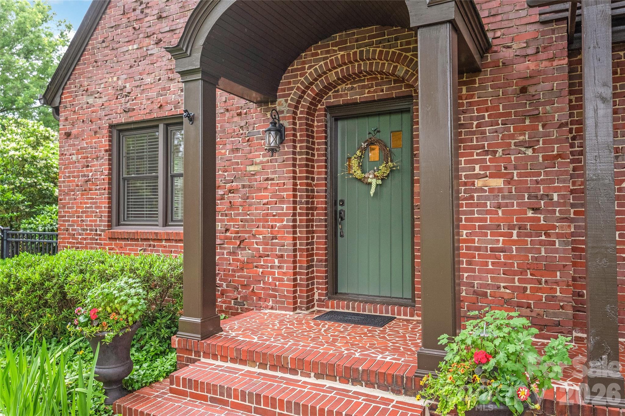 600 S Central Avenue — Belmont