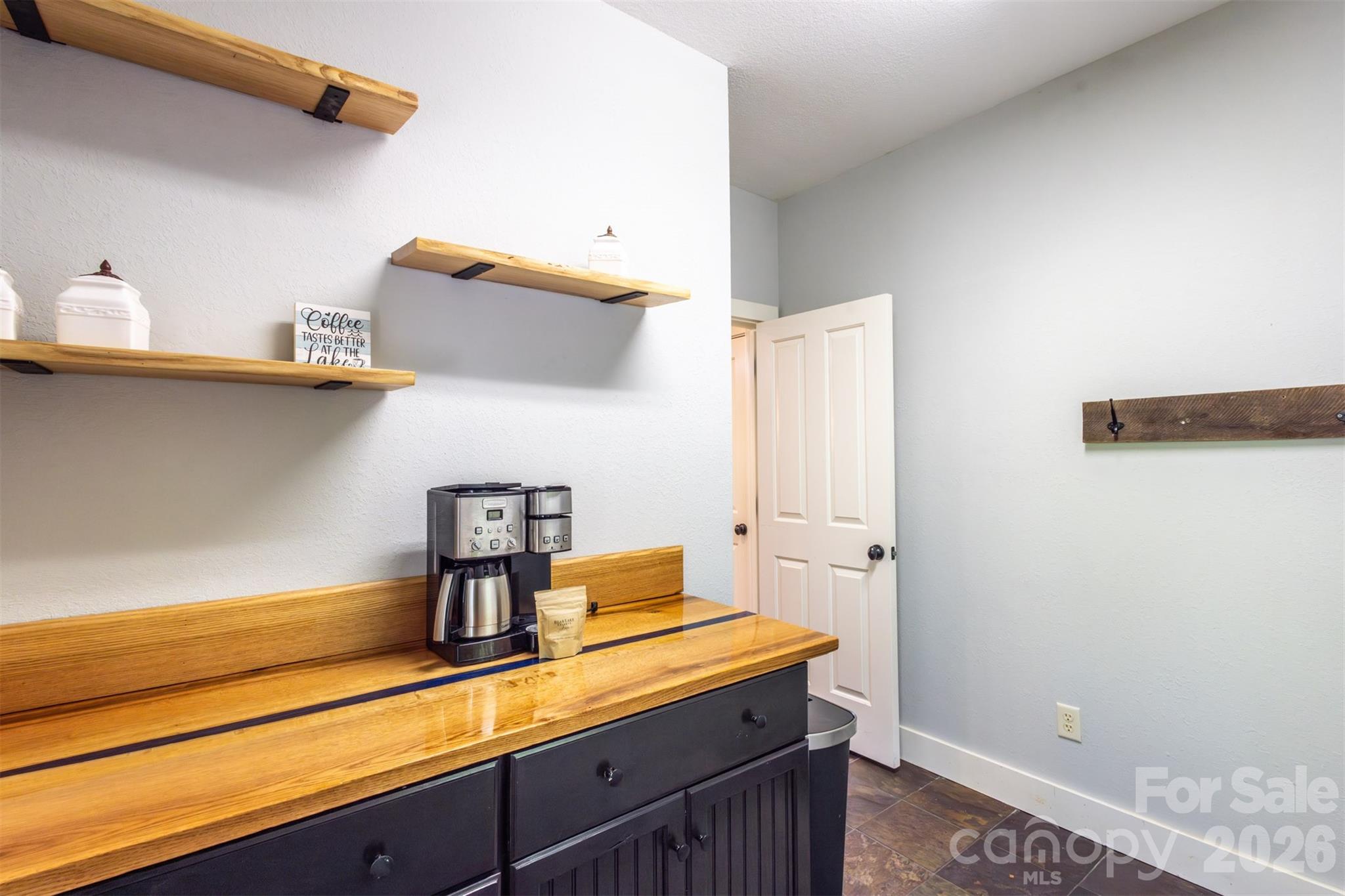 83 Allspice Court — Tuckasegee