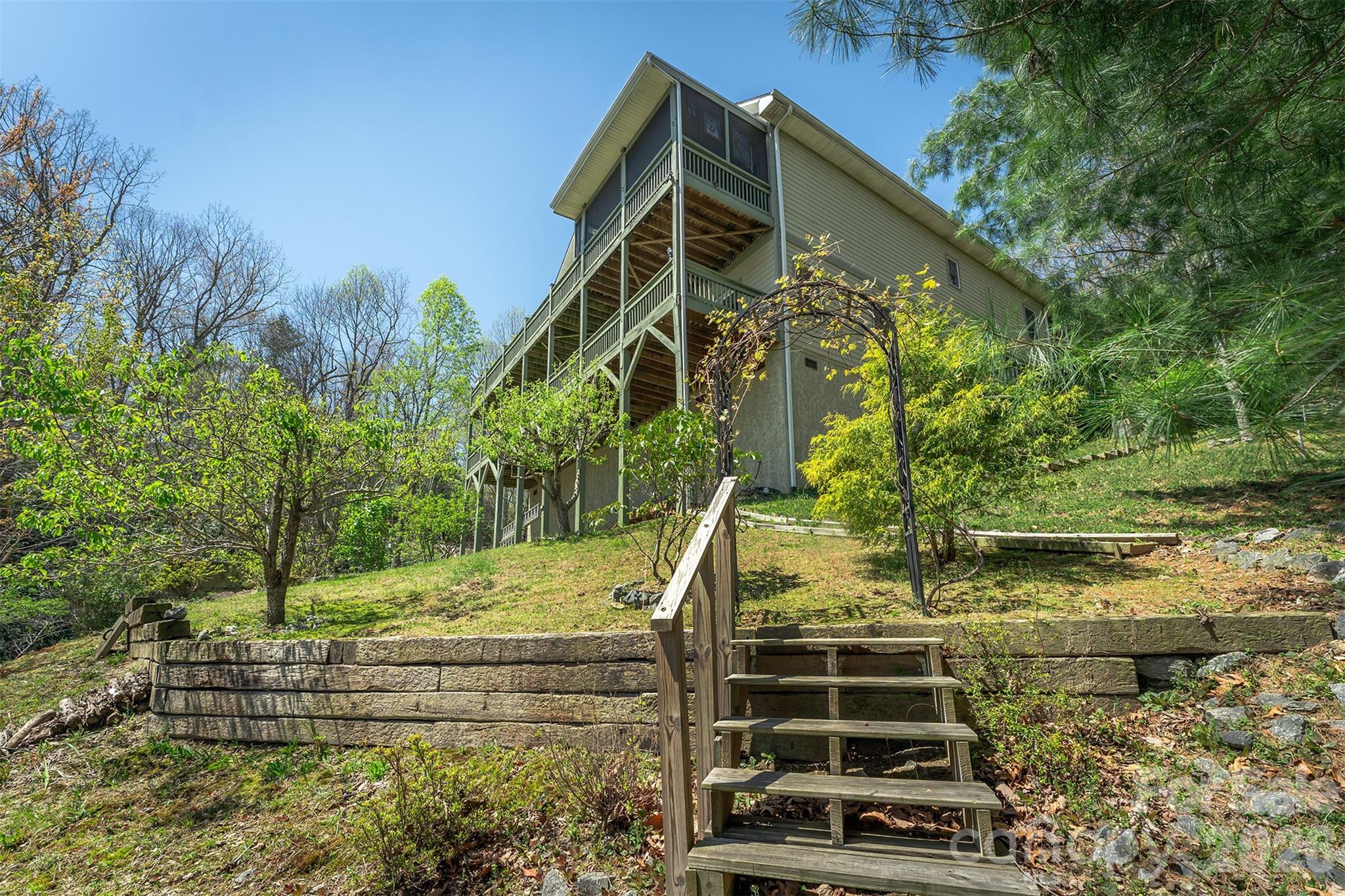 172 Sunny Ridge Road — Hendersonville