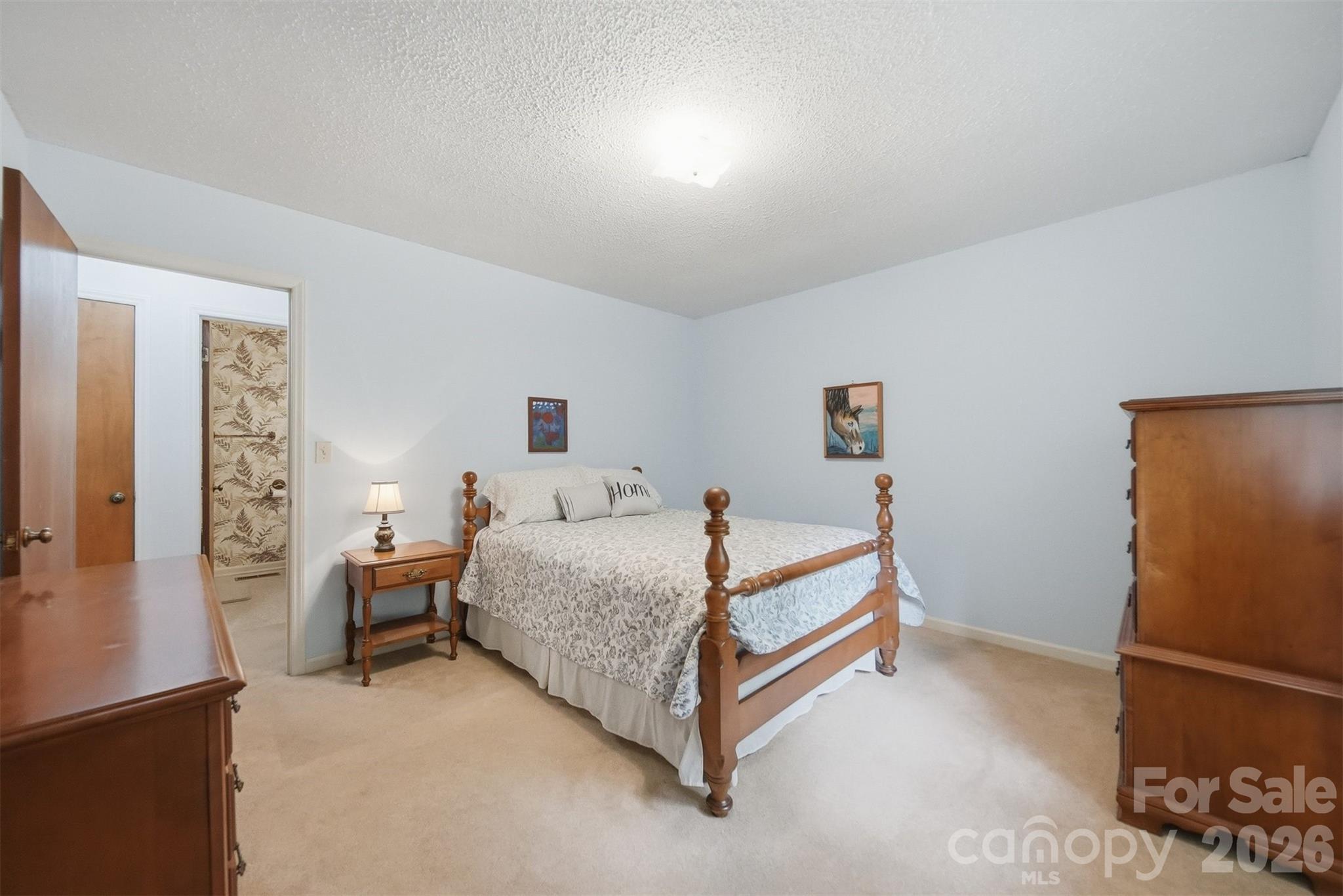 9197 Apache Drive — Hickory