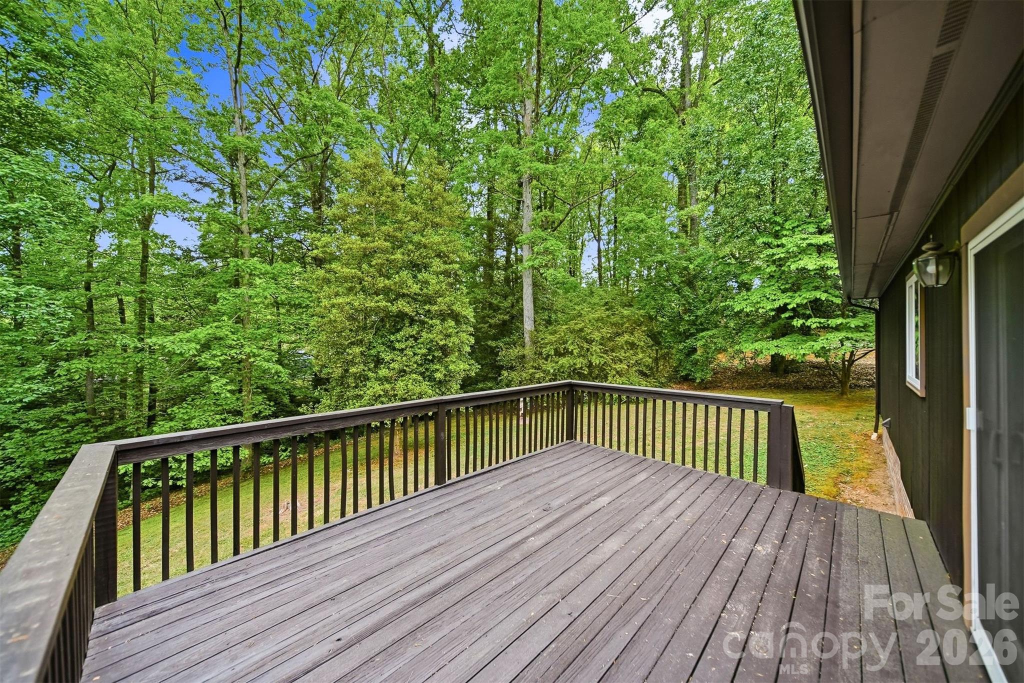9197 Apache Drive — Hickory