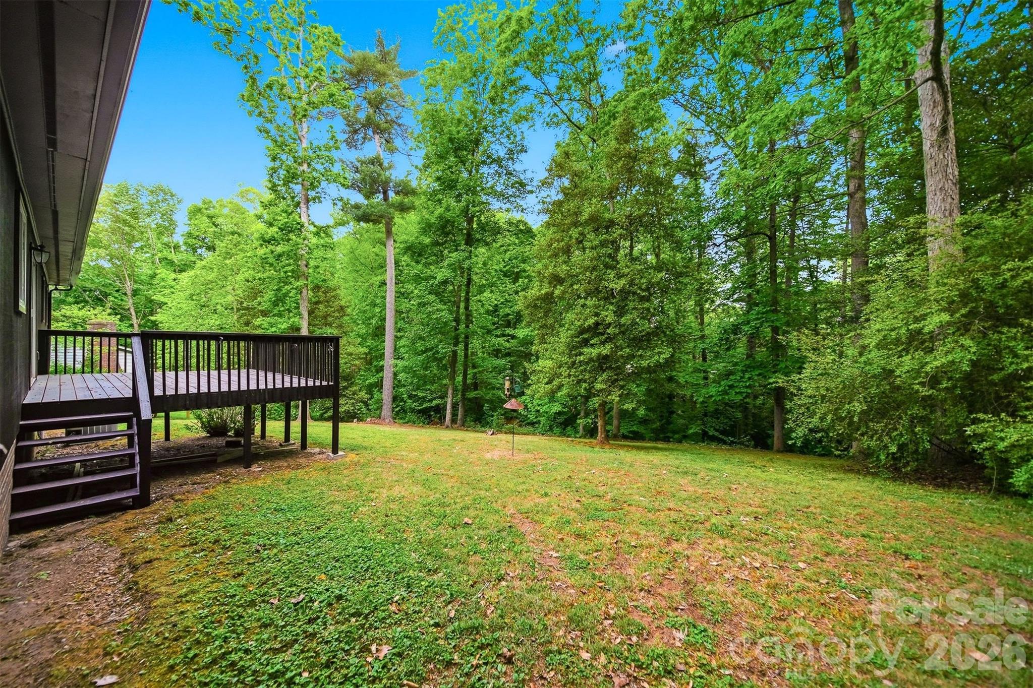 9197 Apache Drive — Hickory