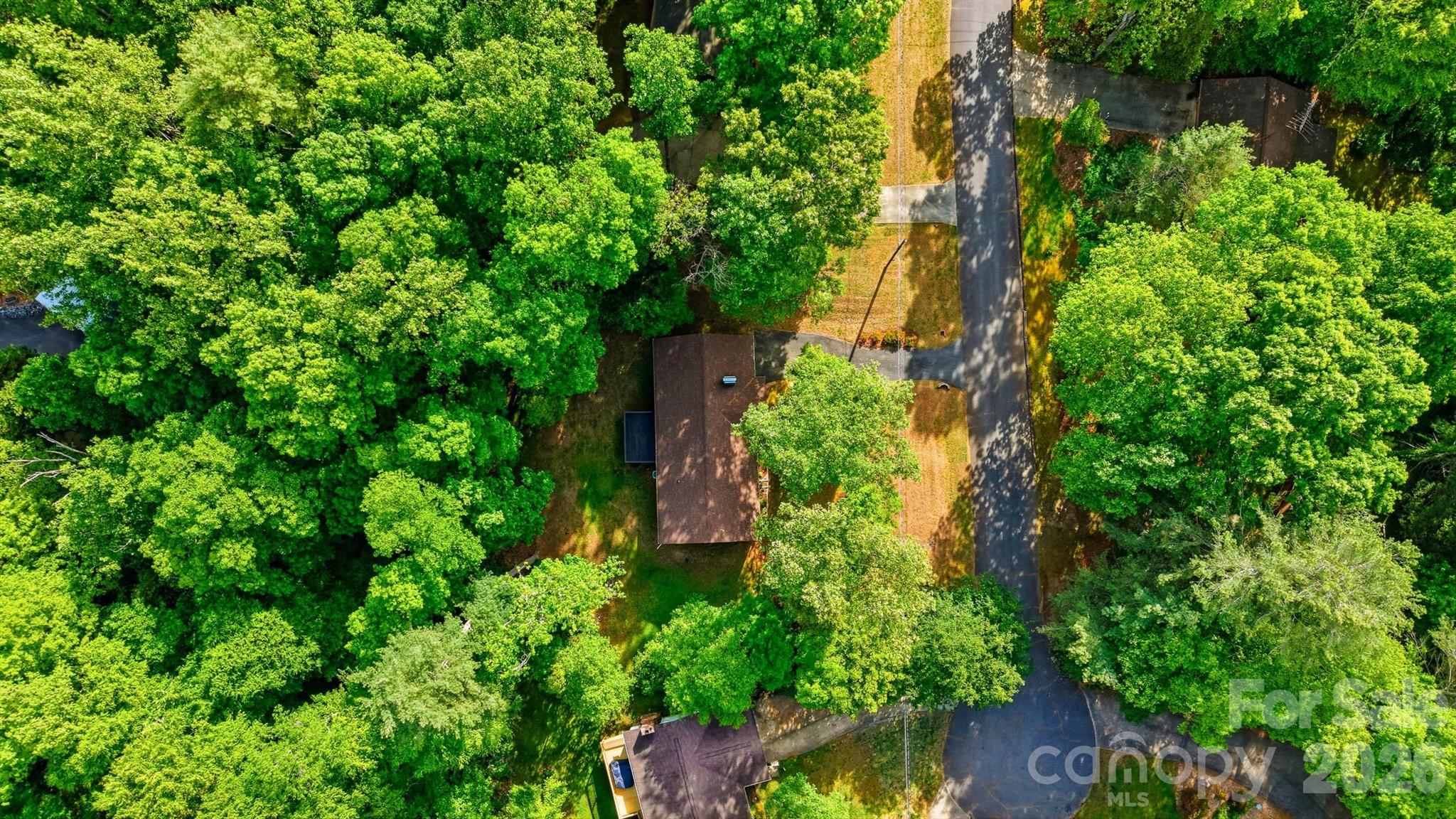 9197 Apache Drive — Hickory
