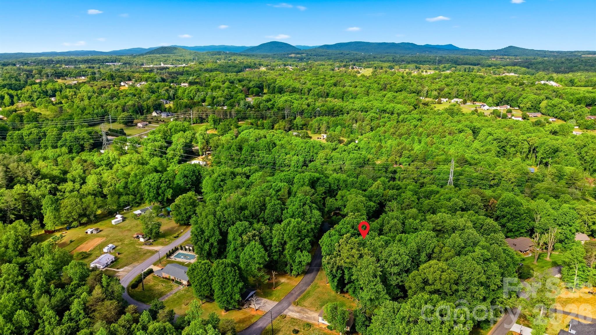 9197 Apache Drive — Hickory