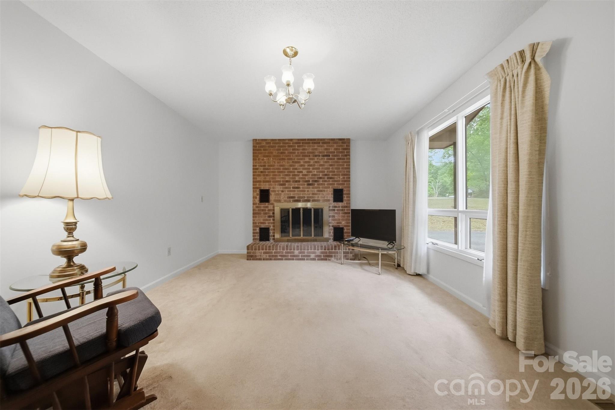 9197 Apache Drive — Hickory