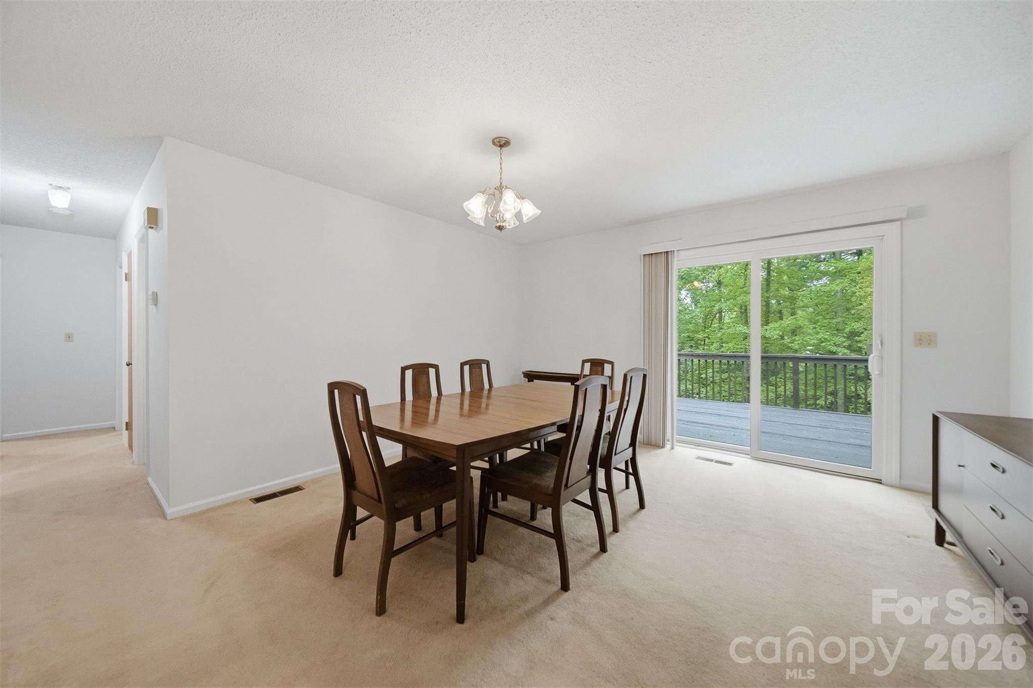 9197 Apache Drive — Hickory
