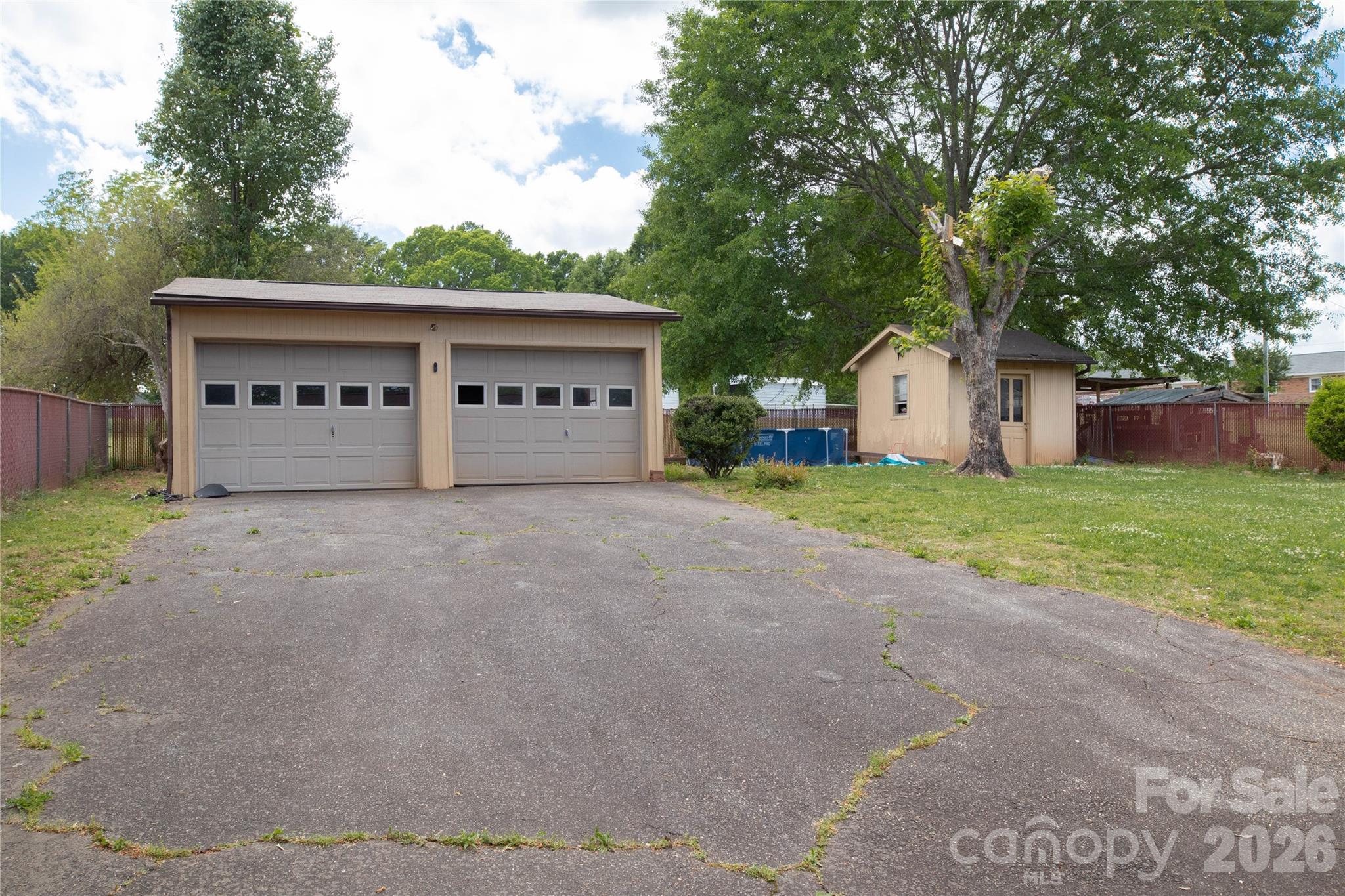 100 Woodward Avenue — Morganton