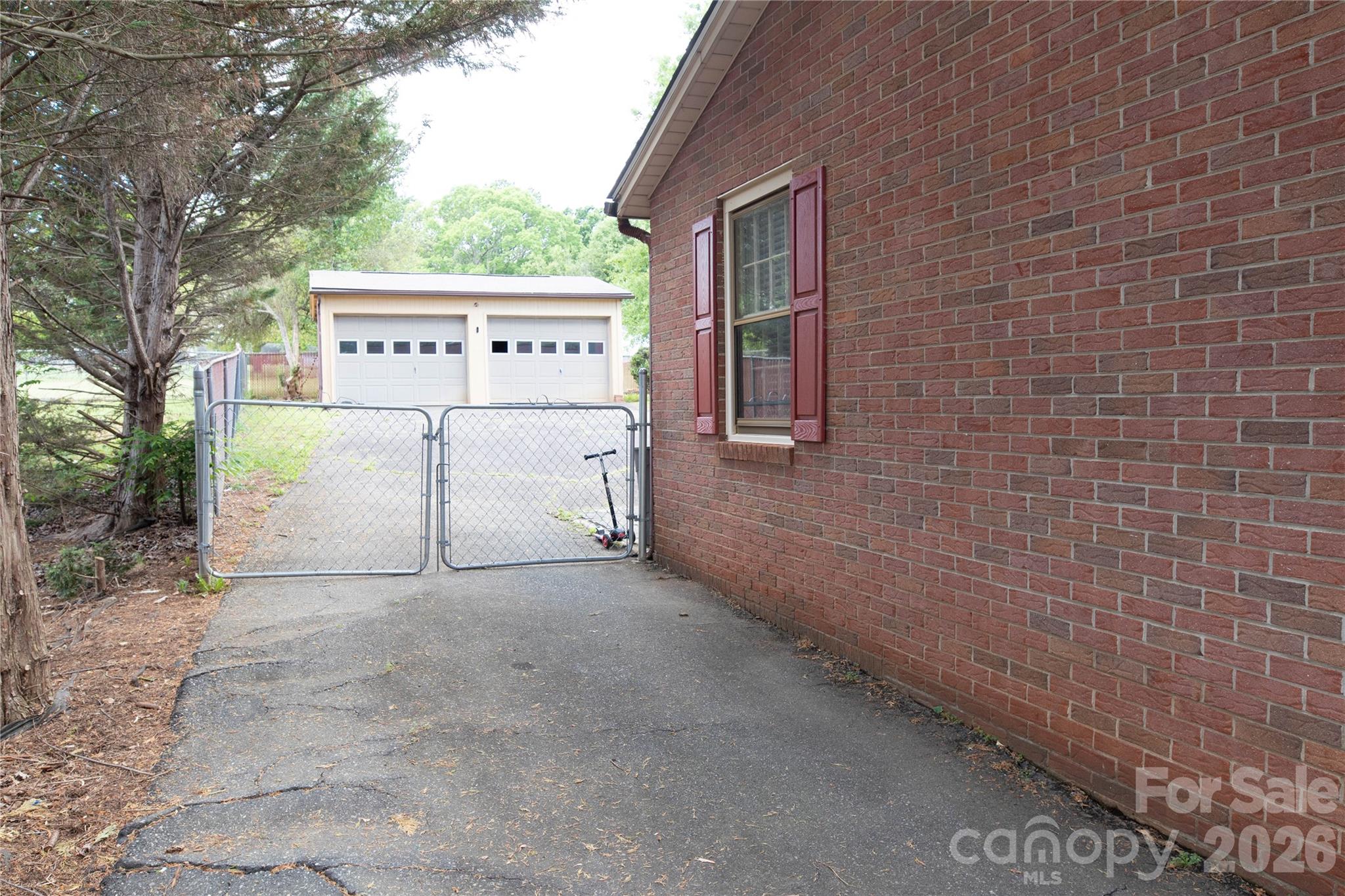 100 Woodward Avenue — Morganton