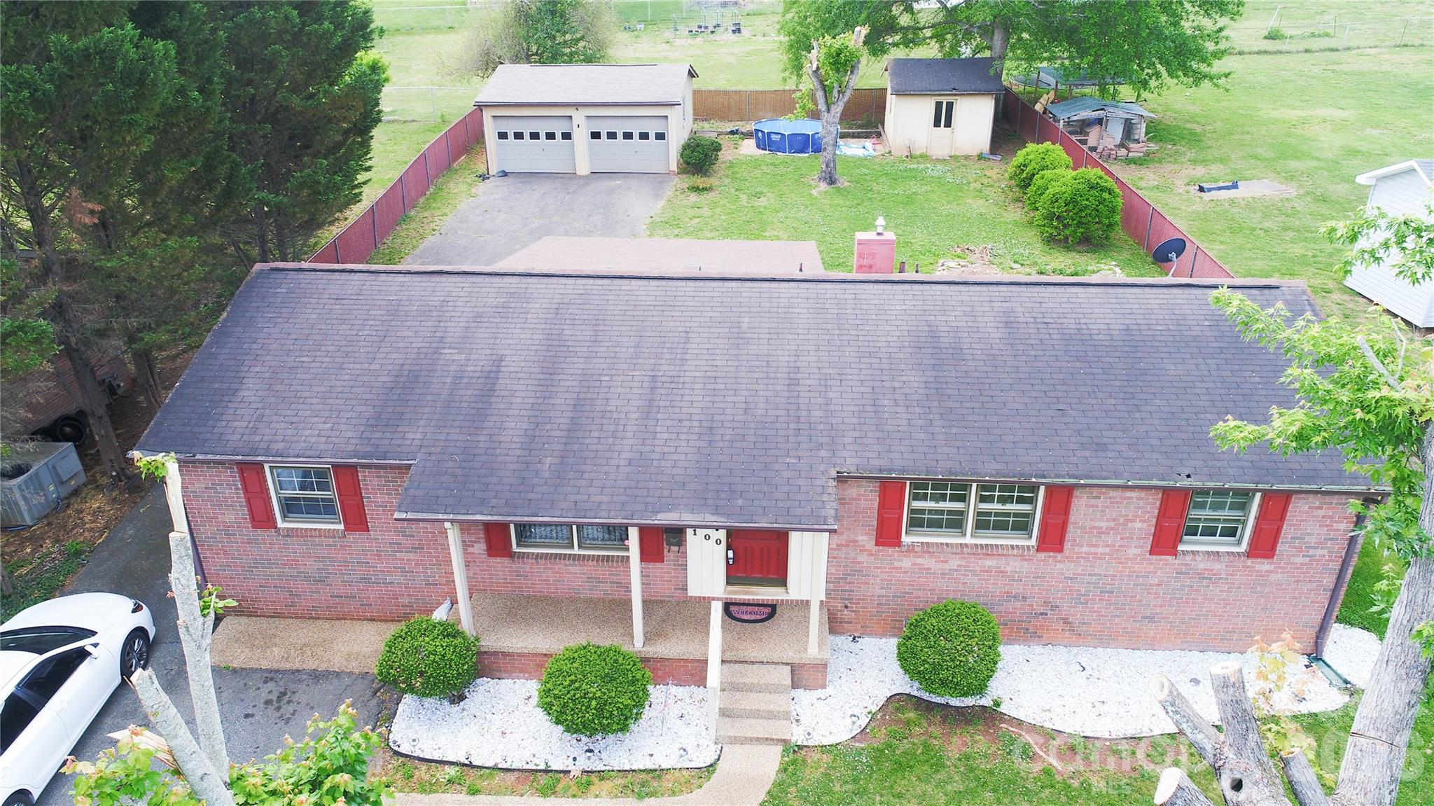 100 Woodward Avenue — Morganton