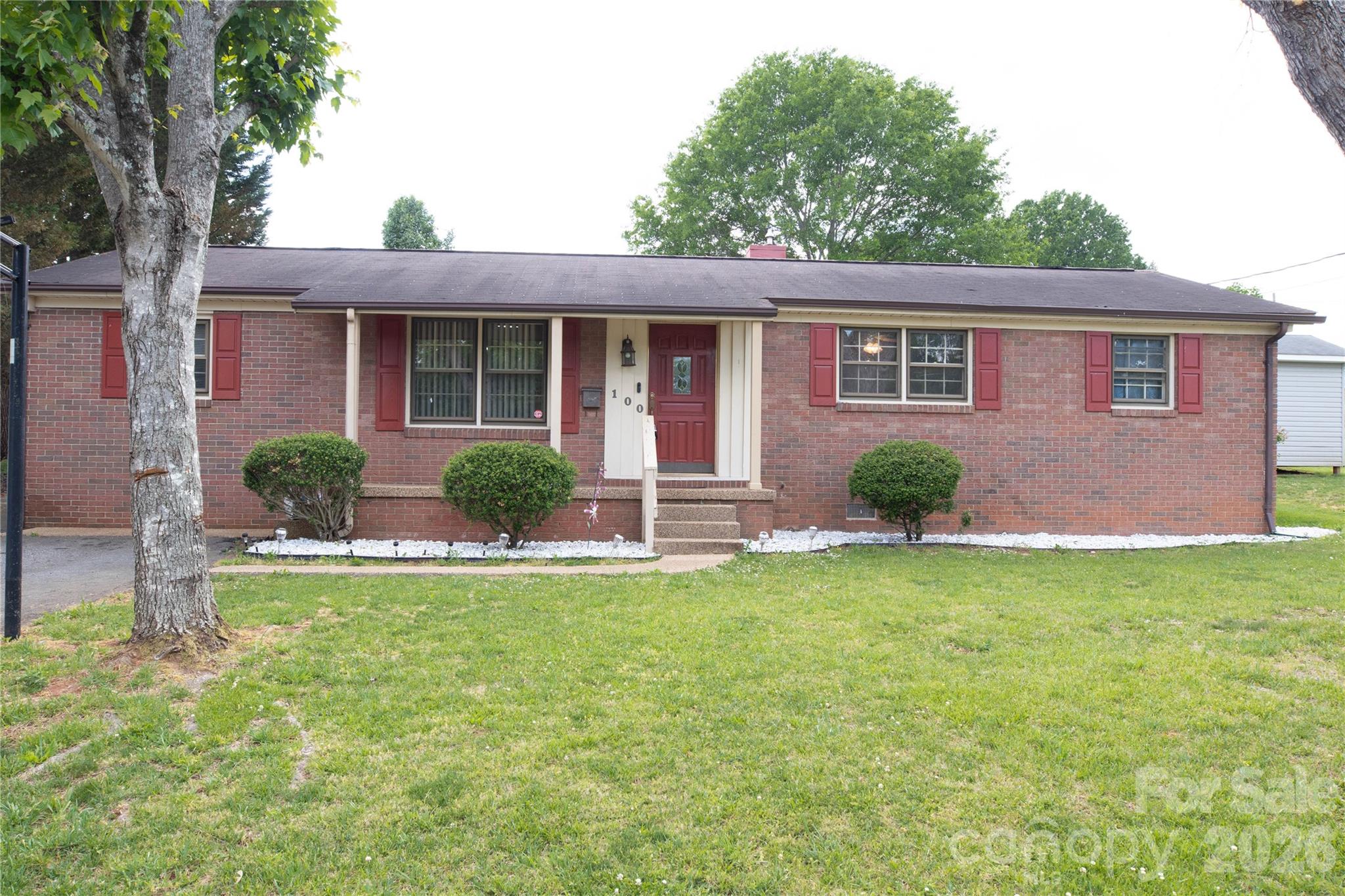 100 Woodward Avenue — Morganton