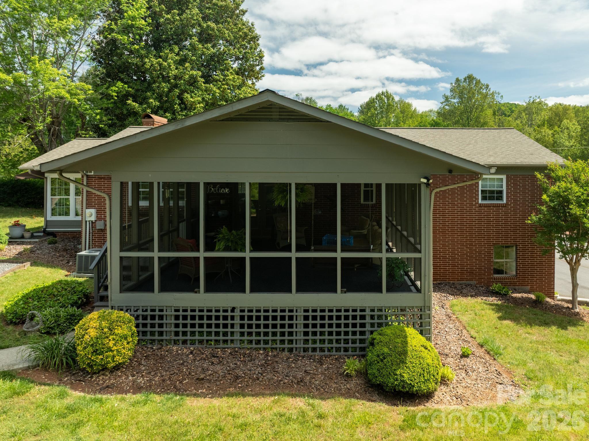 1818 Hickory Boulevard SW — Lenoir